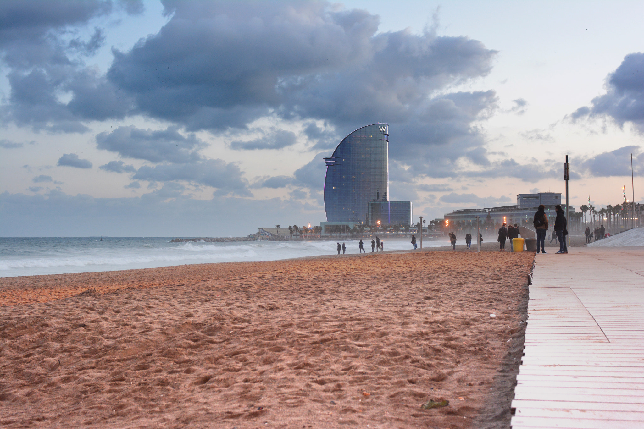 Nikon D7100 + Nikon AF Nikkor 28mm F2.8D sample photo. Barceloneta beach photography