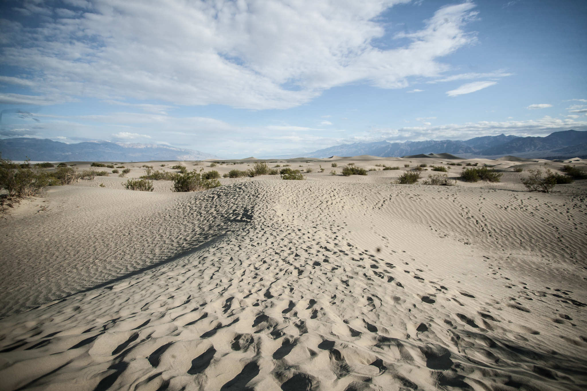 Canon EOS-1Ds sample photo. Desert in the middle of the death valley photography