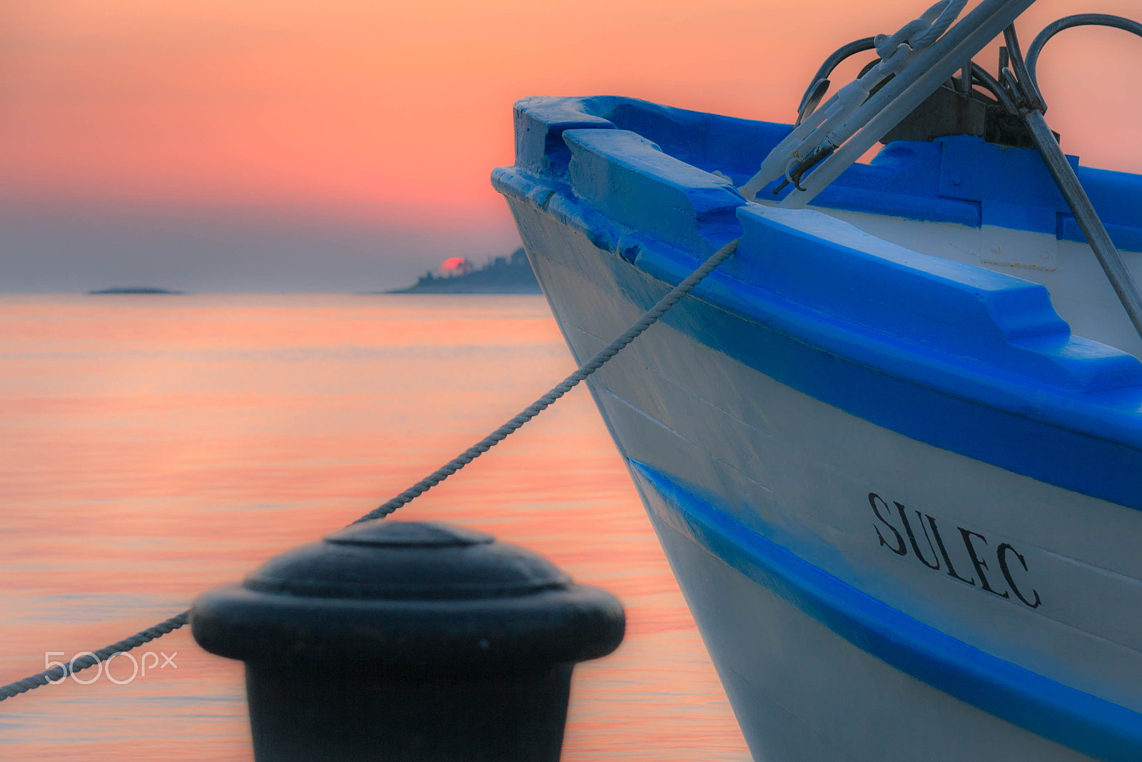 Canon EF-S 17-85mm F4-5.6 IS USM sample photo. Blue white boat photography