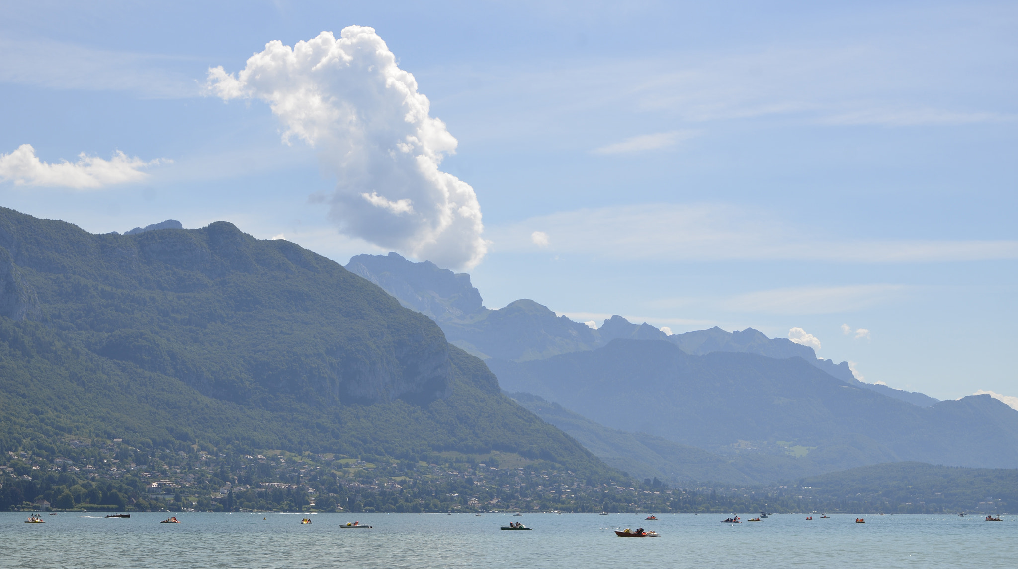 Nikon D7000 + AF Zoom-Nikkor 80-200mm f/4.5-5.6D sample photo. Annecy photography