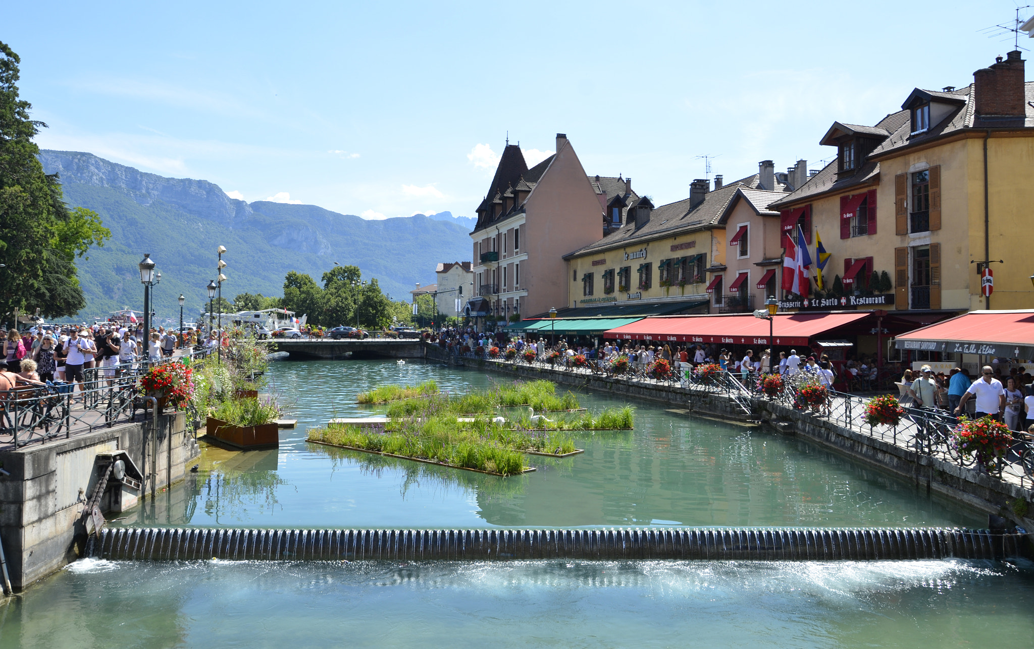 Nikon D7000 + Nikon AF-S Nikkor 28mm F1.8G sample photo. Annecy photography