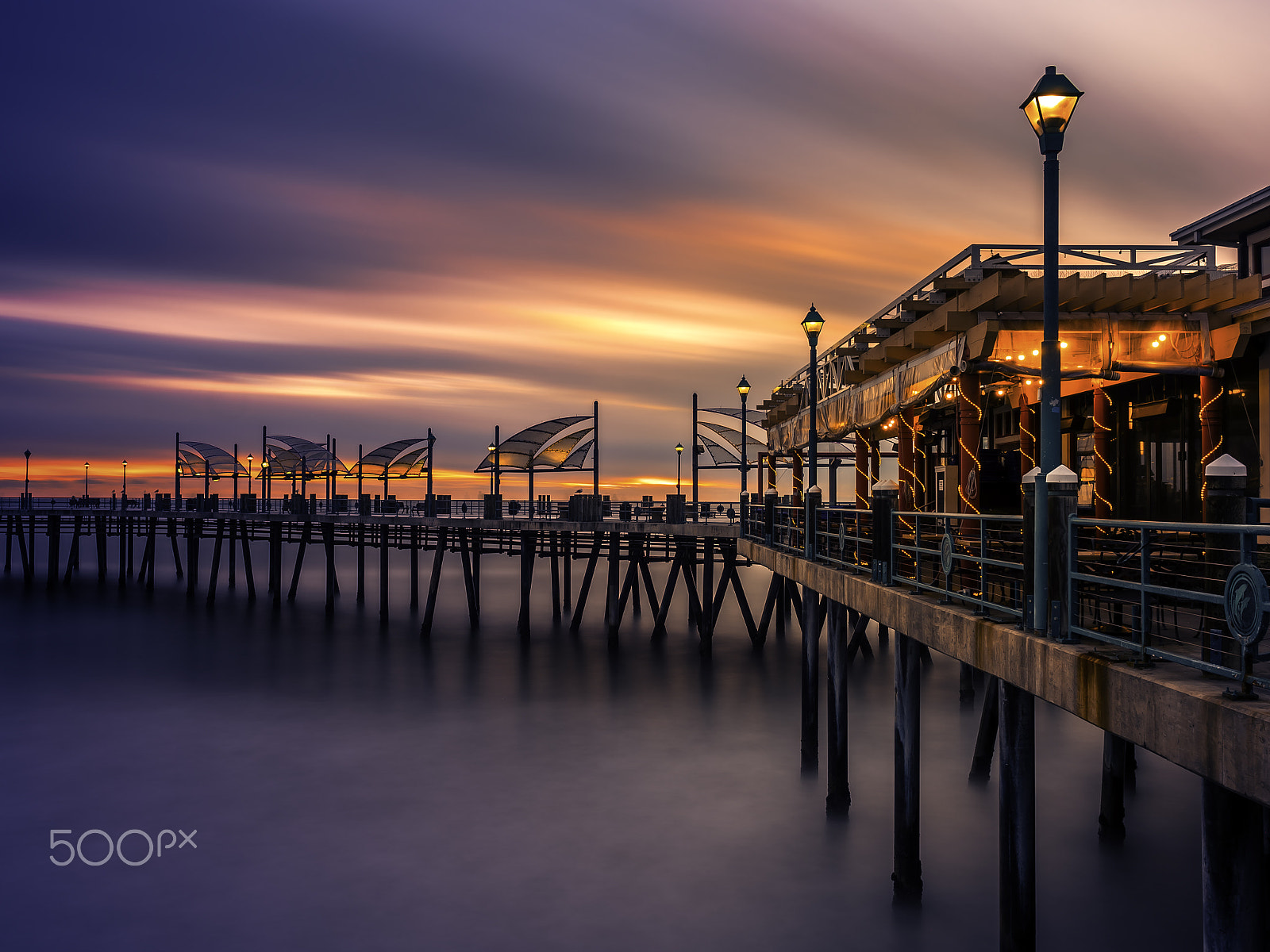 Panasonic Lumix DMC-GH4 + Olympus M.Zuiko Digital 17mm F1.8 sample photo. Redondo beach pier at sunset photography