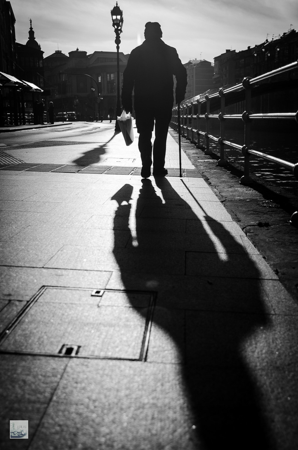 AF Nikkor 24mm f/2.8 sample photo. Walking bilbao photography