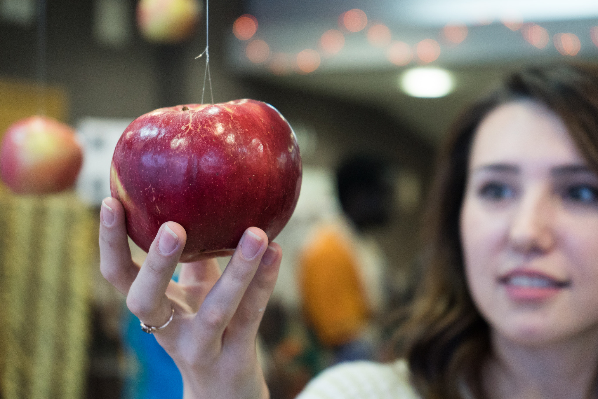 Sony a7S + Sony FE 28-70mm F3.5-5.6 OSS sample photo. Floating apple photography