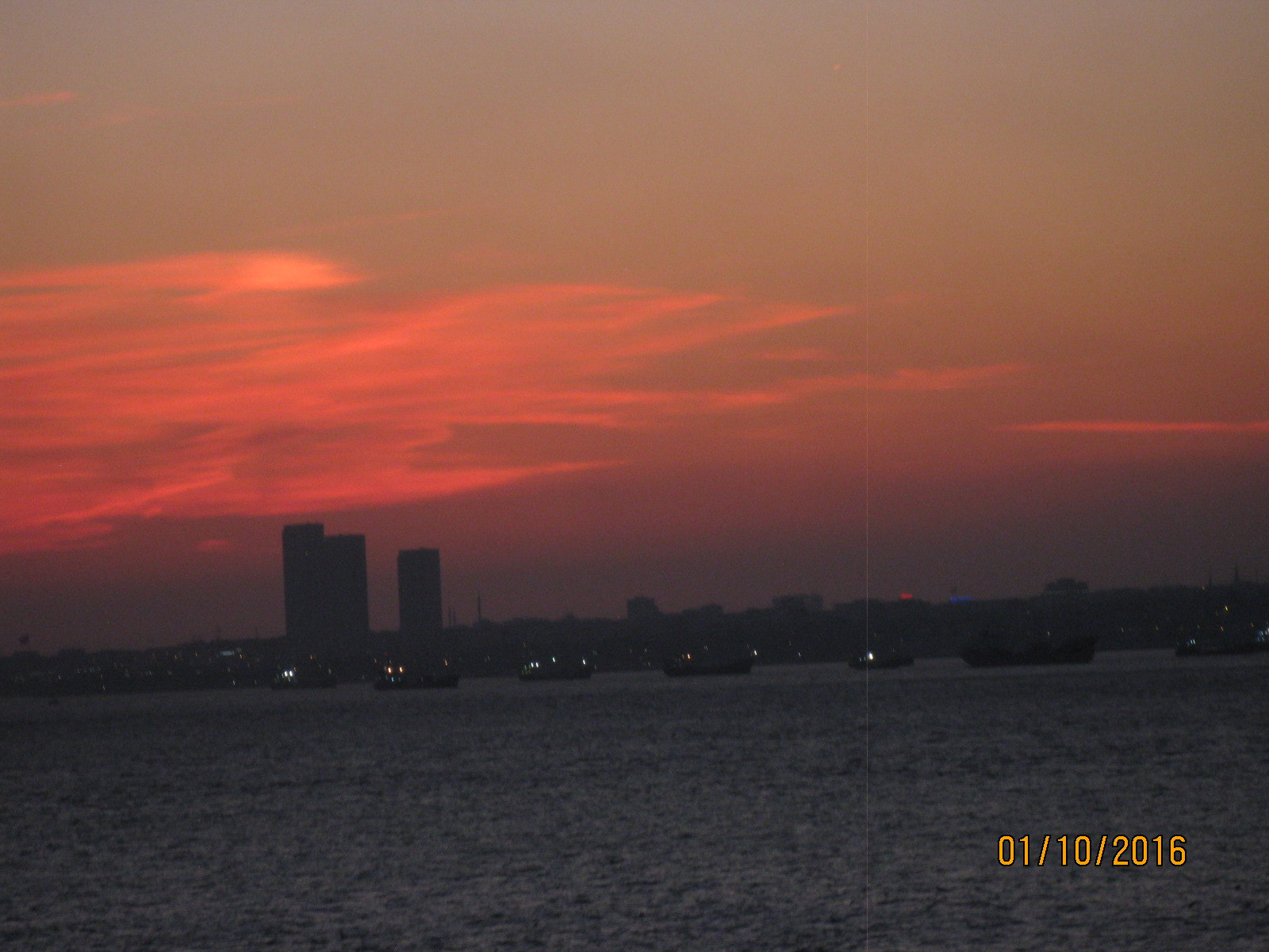 Canon PowerShot SD890 IS (Digital IXUS 970 IS / IXY Digital 820 IS) sample photo. Sunset over bosporus photography