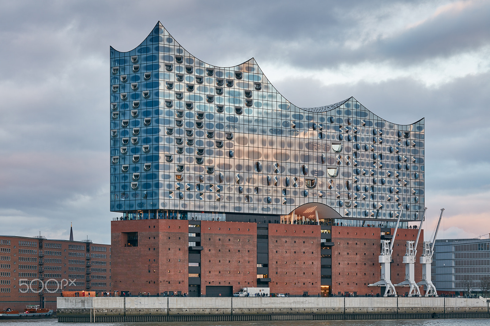 Canon TS-E 90mm F2.8 Tilt-Shift sample photo. Elbphilharmonie photography