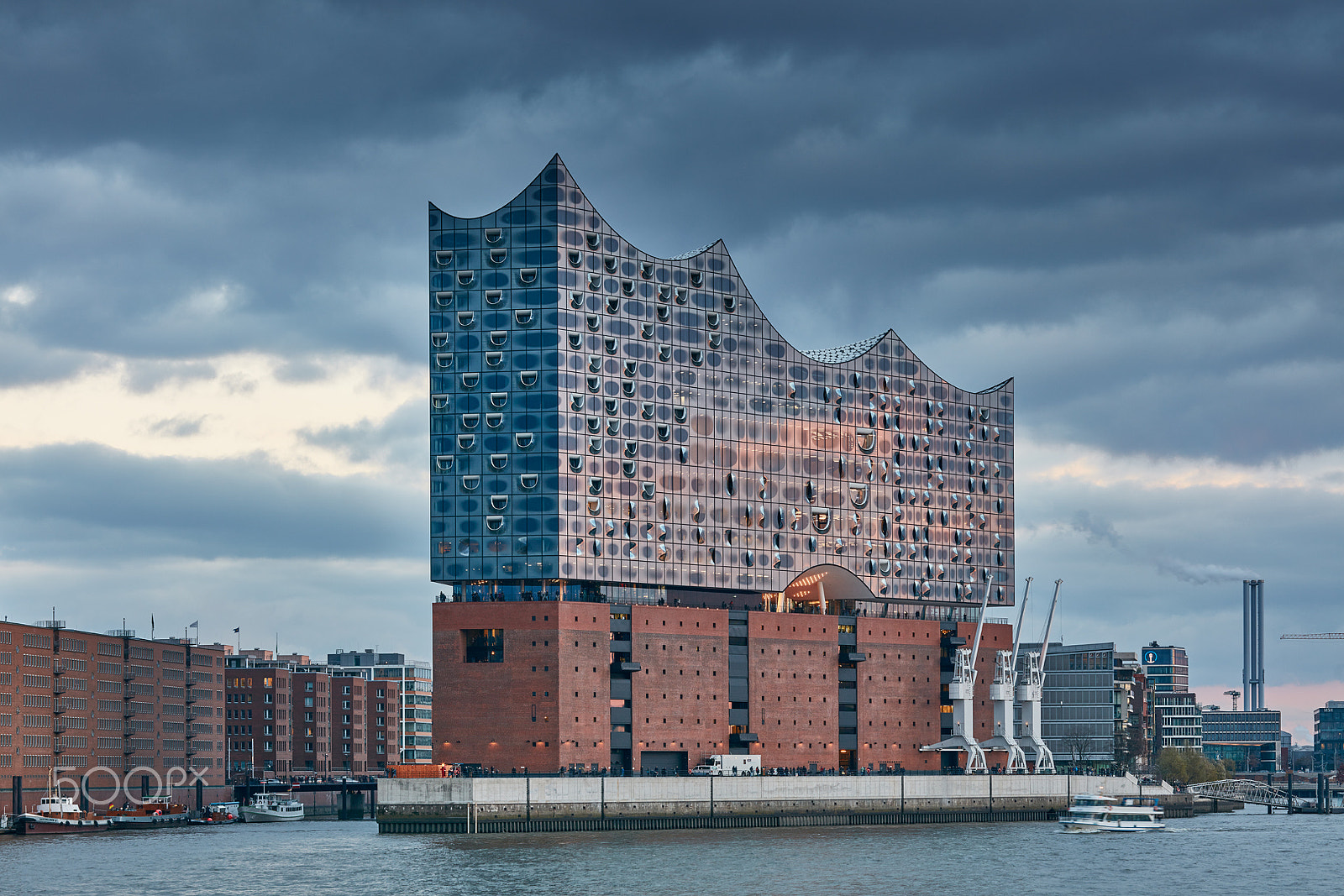 Canon TS-E 90mm F2.8 Tilt-Shift sample photo. Elbphilharmonie photography