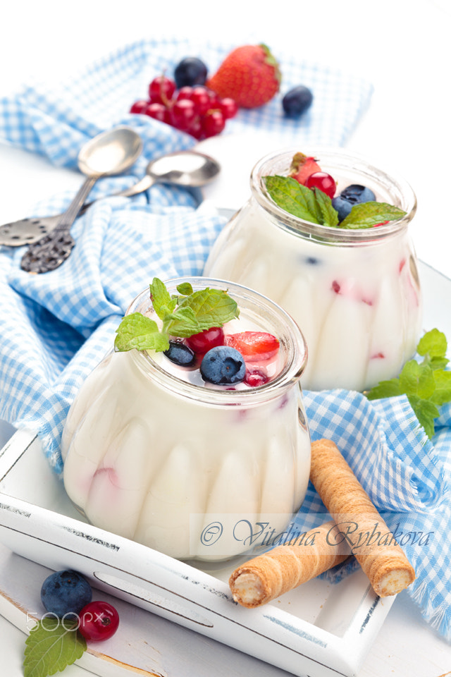 Canon TS-E 90mm F2.8 Tilt-Shift sample photo. Yogurt with berries. photography
