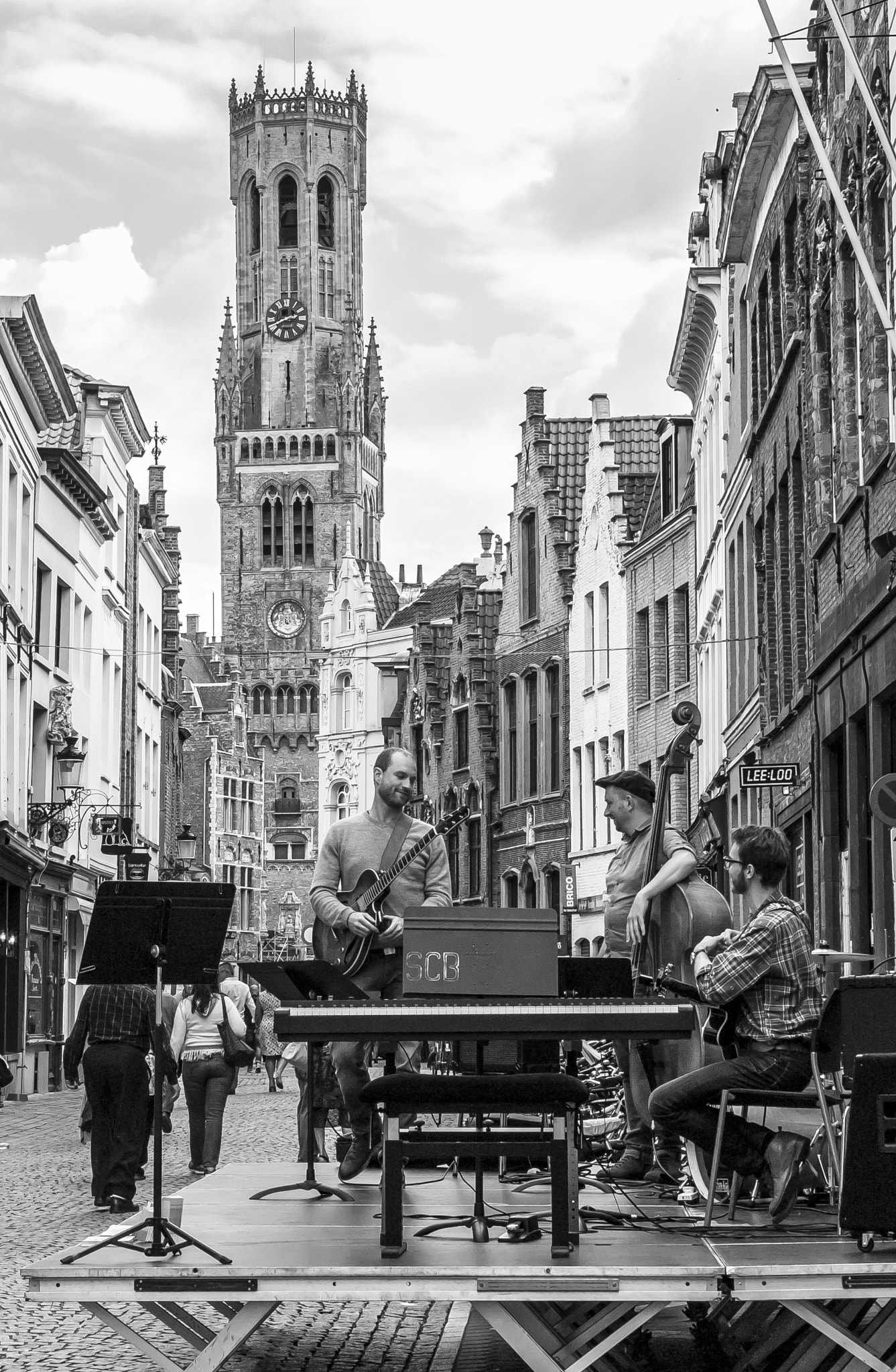 Pentax K-7 sample photo. Band in the bruge photography