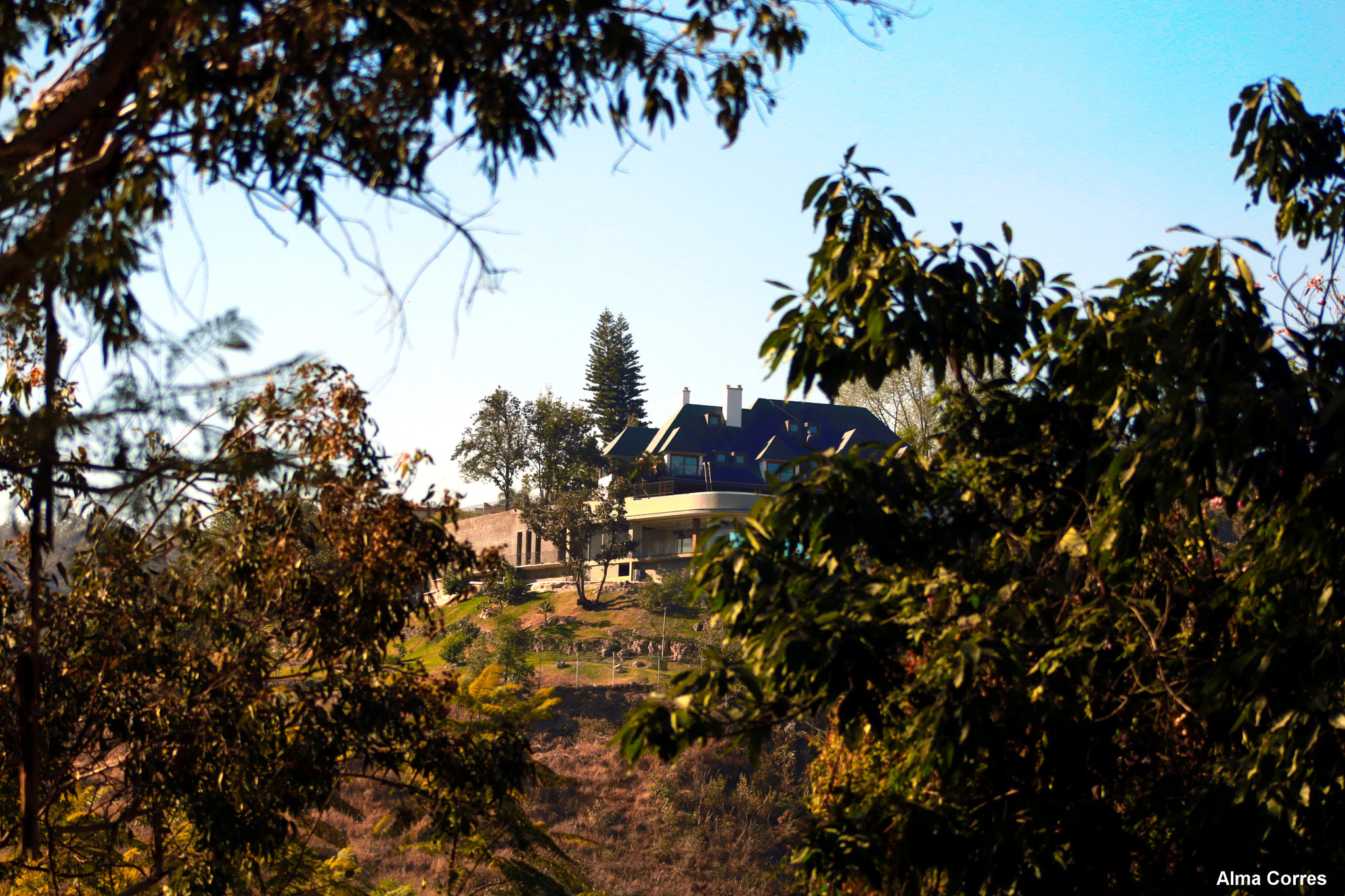 Canon EF 75-300mm f/4-5.6 USM sample photo. A beautiful house photography