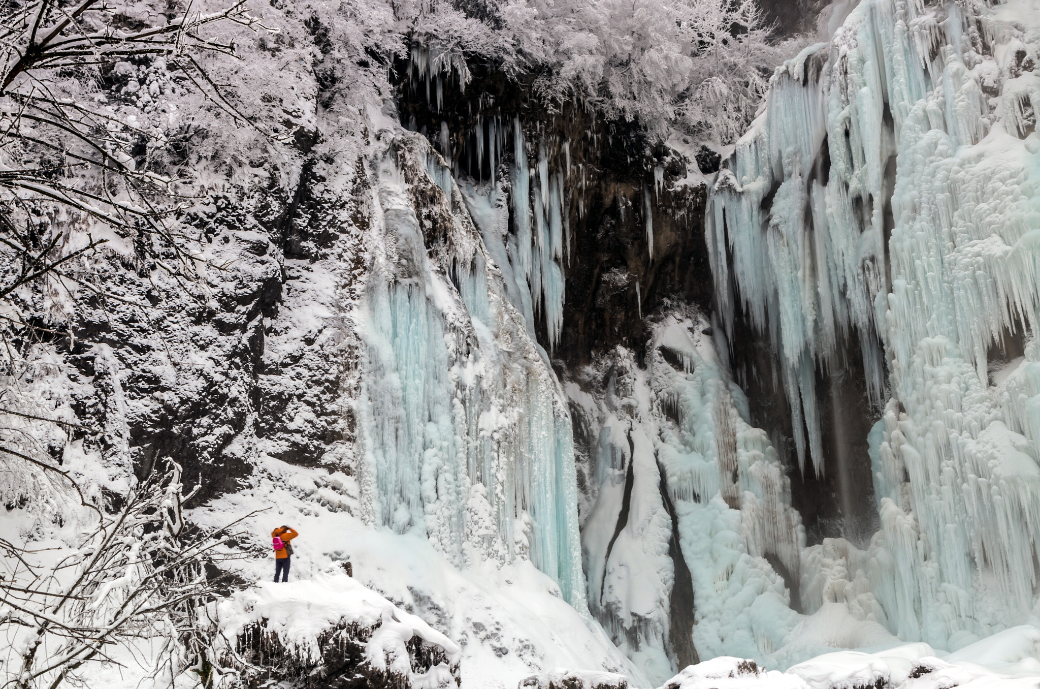 Pentax K-5 II sample photo. Frozen waterfall photography