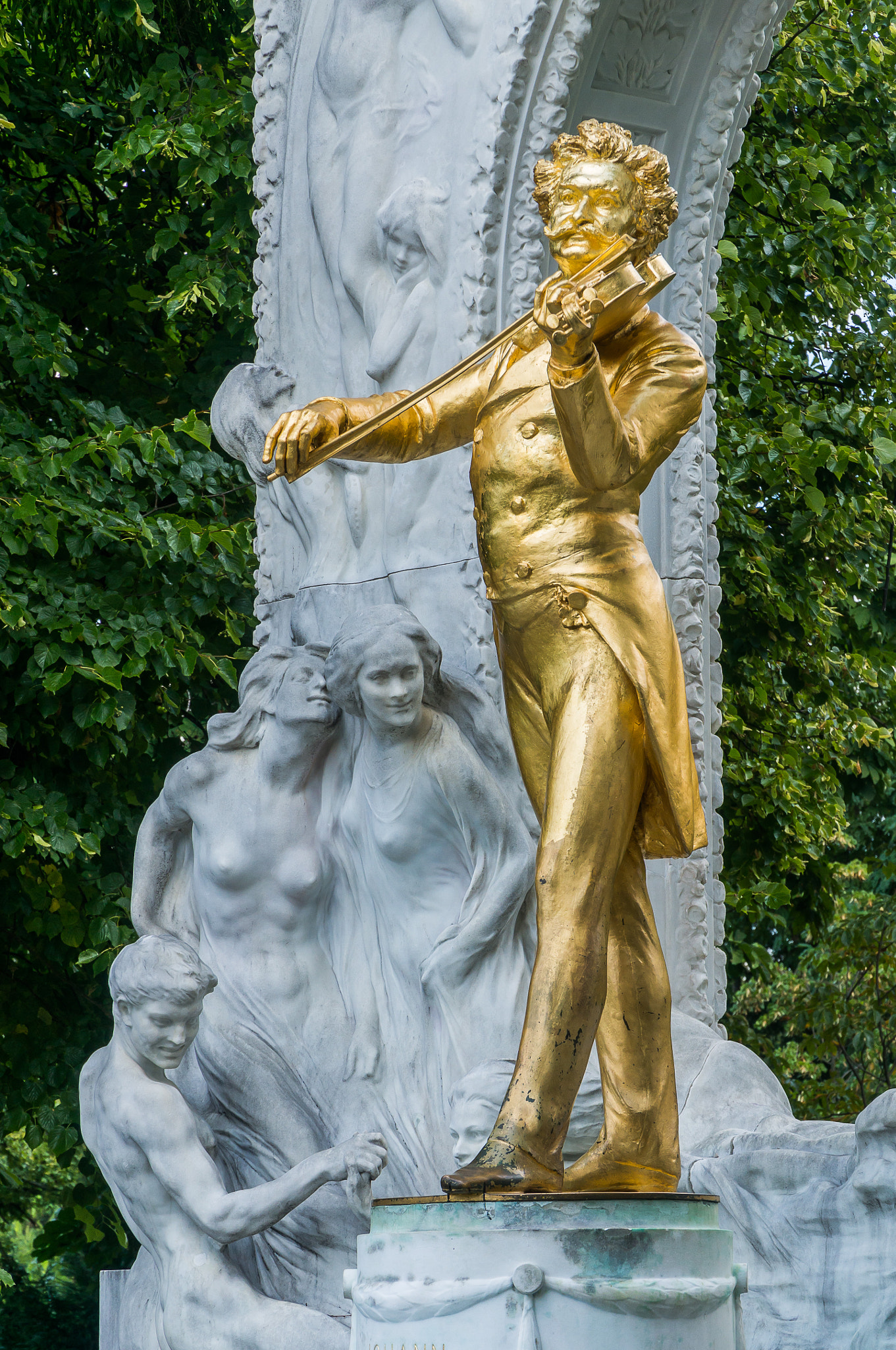Sony Alpha NEX-6 + Sony E PZ 18-105mm F4 G OSS sample photo. Johann strauss photography