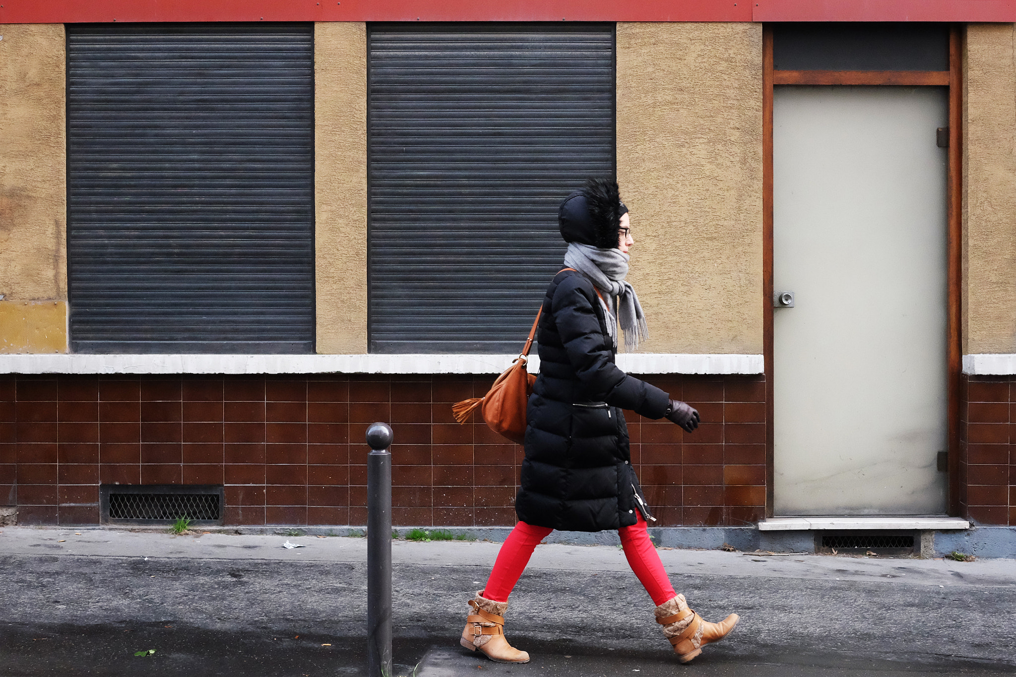 Fujifilm X-T10 + Fujifilm XF 27mm F2.8 sample photo. Red tights photography