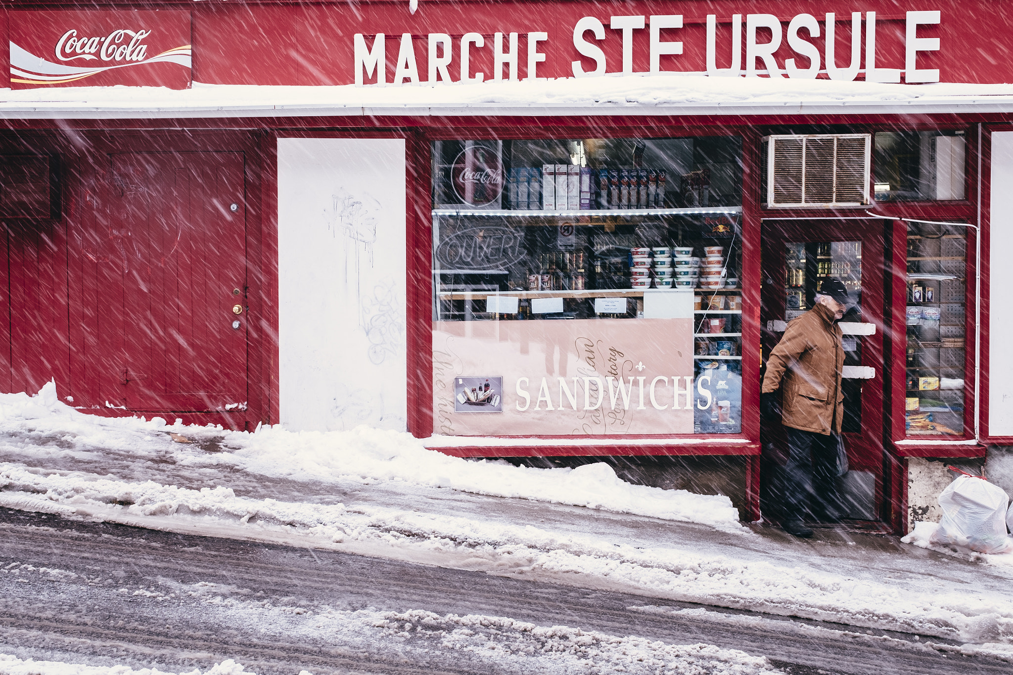 Fujifilm X-Pro1 + ZEISS Touit 32mm F1.8 sample photo. Marché ste-ursule, again photography