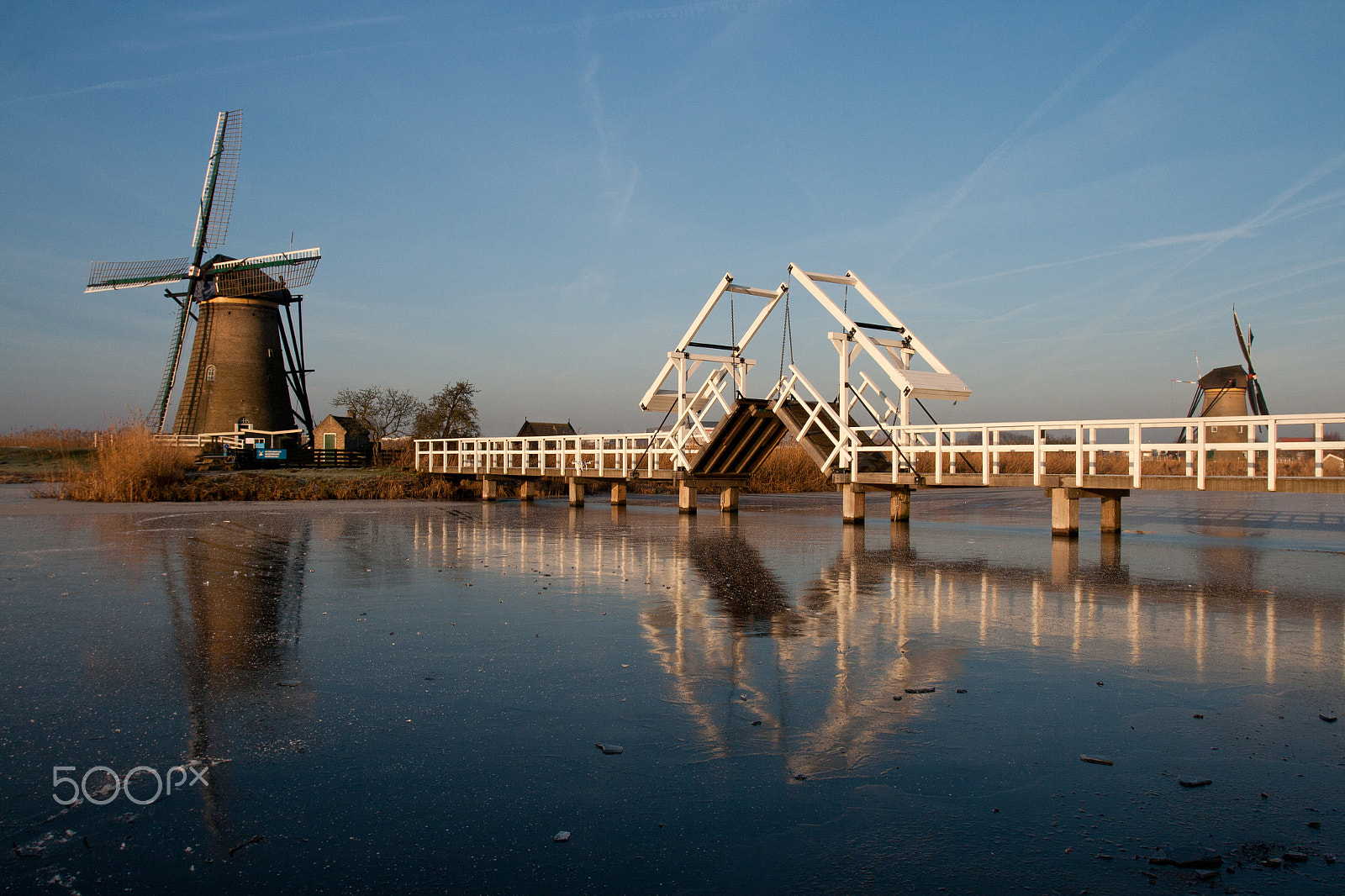 Canon EOS 400D (EOS Digital Rebel XTi / EOS Kiss Digital X) + Canon EF 17-40mm F4L USM sample photo. Bridge kinderdijk photography