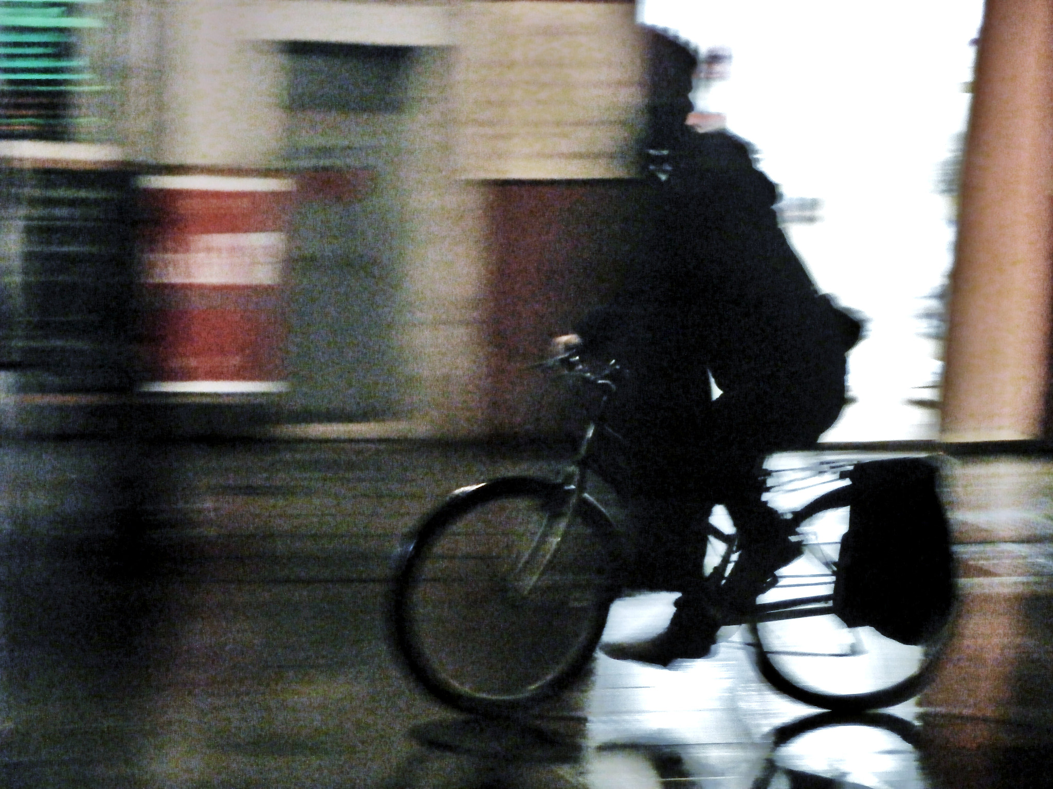 Olympus VR340,D750 sample photo. Ruedas en la lluvia... photography