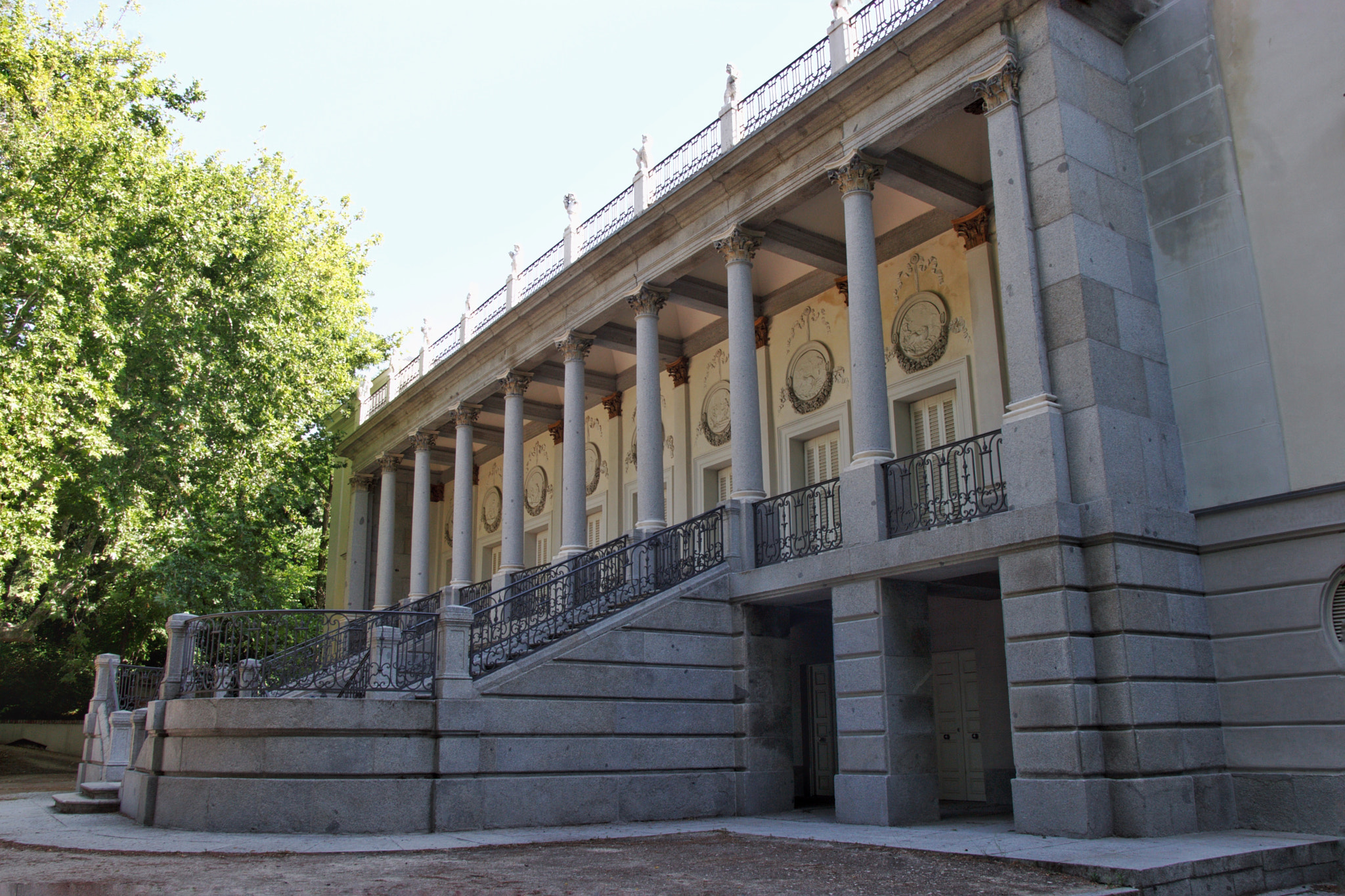 Canon 17-50mm sample photo. Palacio del parque el capricho, madrid photography