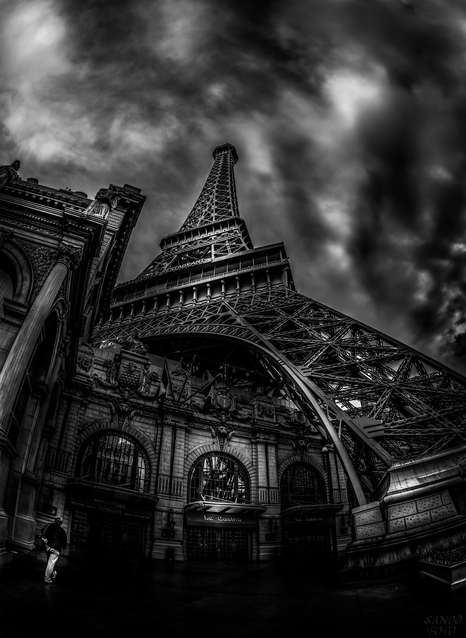 Canon EOS 6D + Canon EF 8-15mm F4L Fisheye USM sample photo. Eiffeltower, las vegas photography