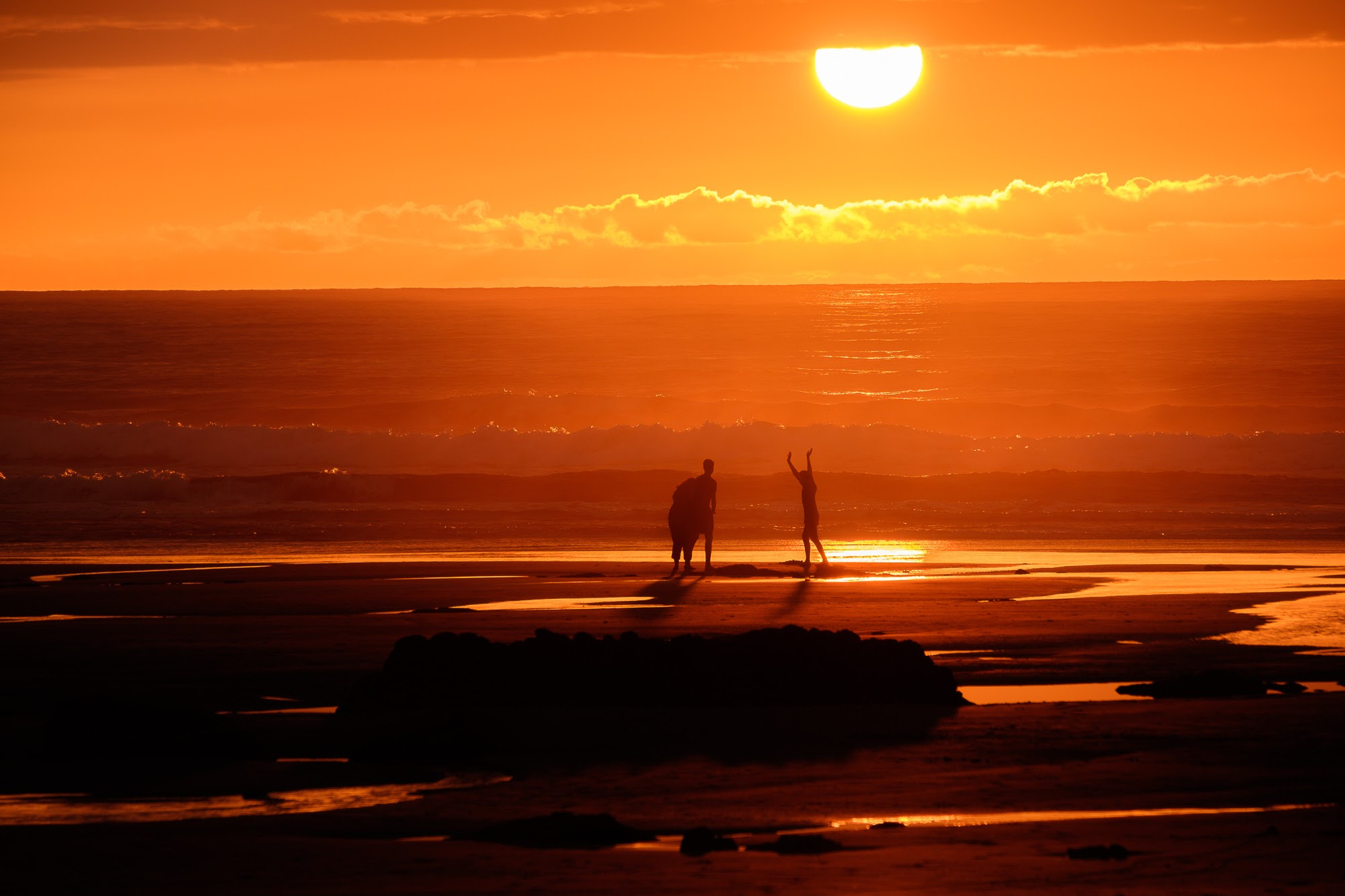 Fujifilm X-E2 + Fujifilm XF 55-200mm F3.5-4.8 R LM OIS sample photo. Paseo al atardecer por la playa photography