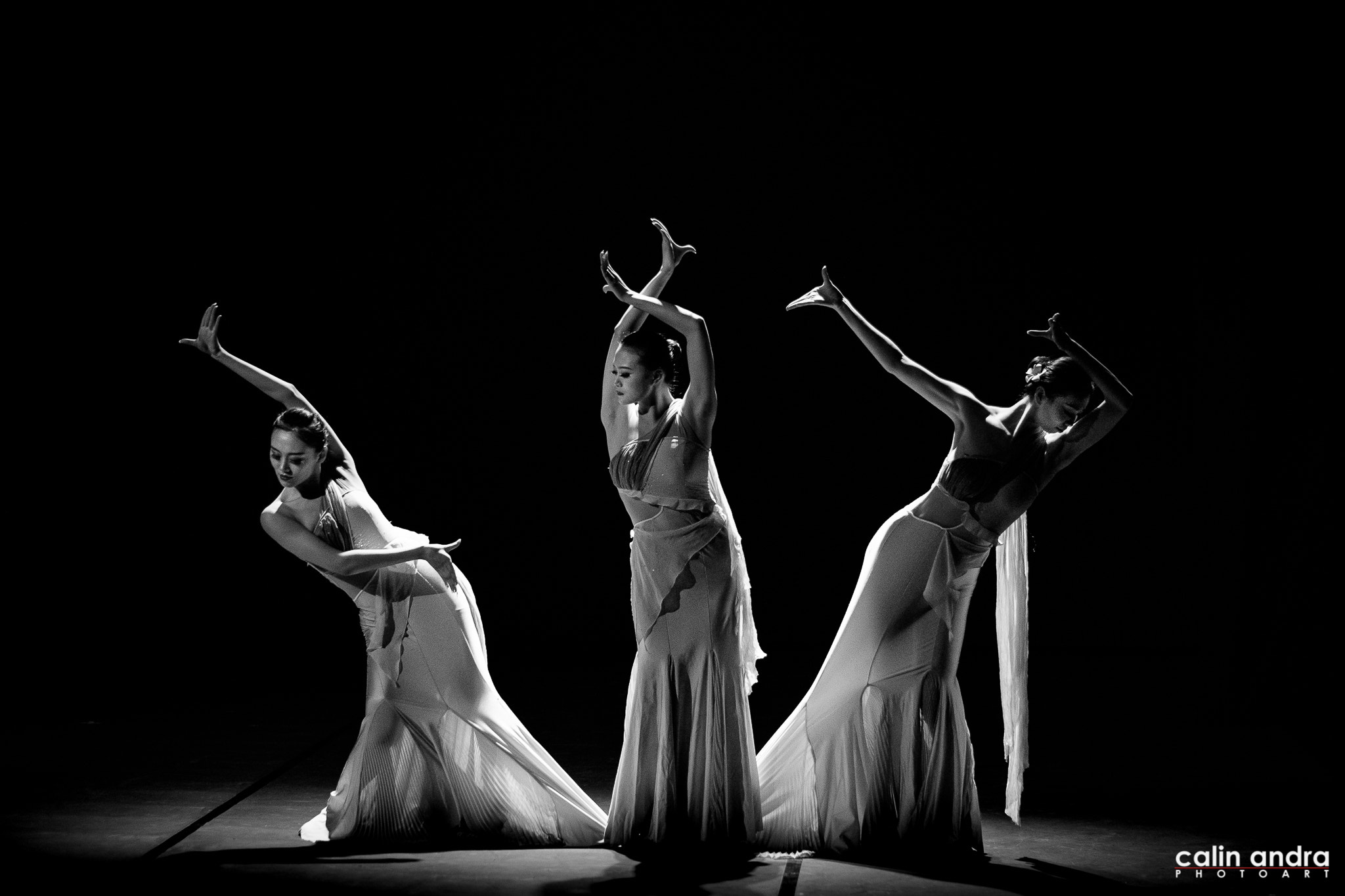 Fujifilm X-T10 + Fujifilm XF 56mm F1.2 R sample photo. Dancers in the dark photography