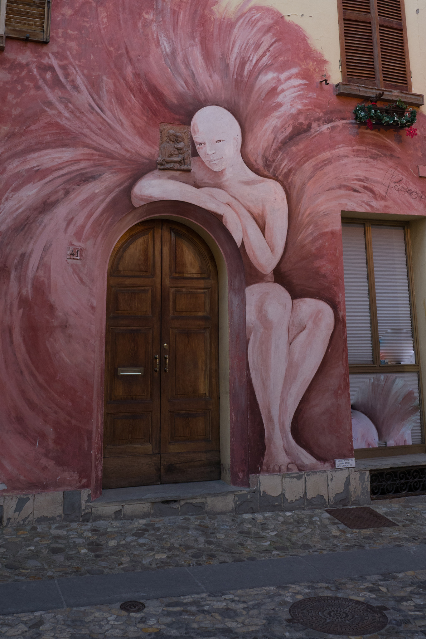 Leica Super-Elmar-M 21mm F3.4 ASPH sample photo. The door defender photography