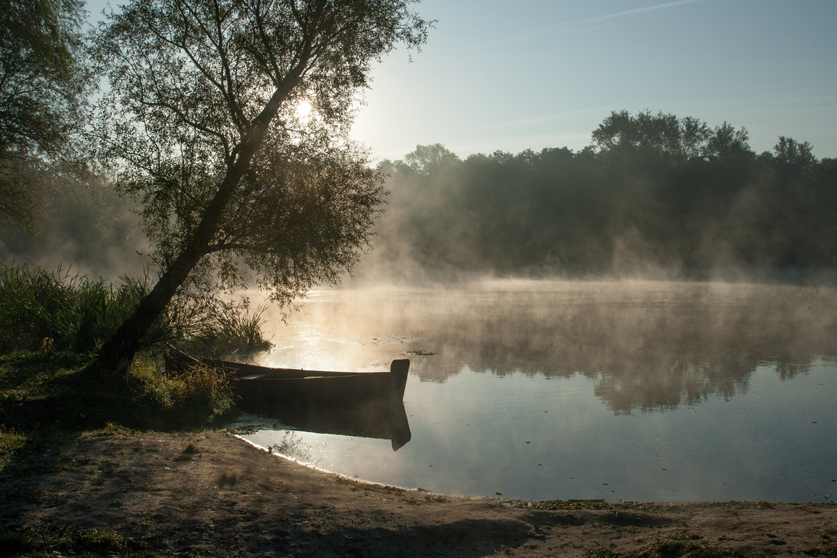 Tamron SP AF 17-50mm F2.8 XR Di II LD Aspherical (IF) sample photo. Autumn on river photography