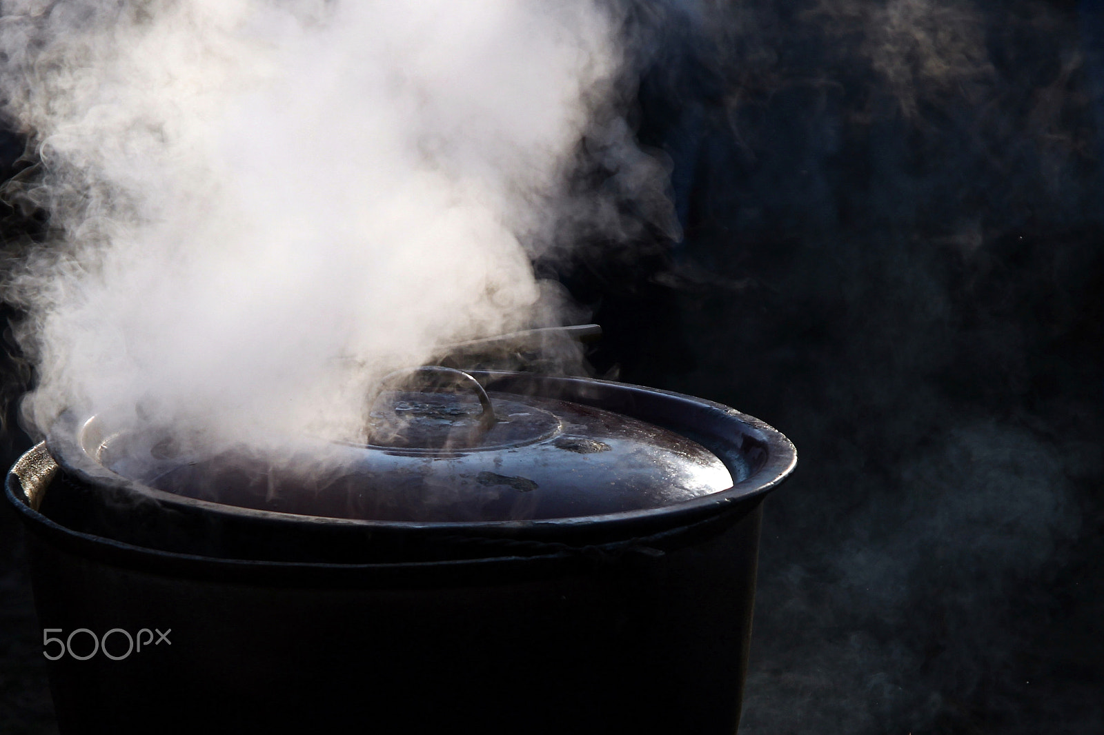 Sigma 17-70mm F2.8-4 DC Macro OS HSM sample photo. Steam from the pot photography