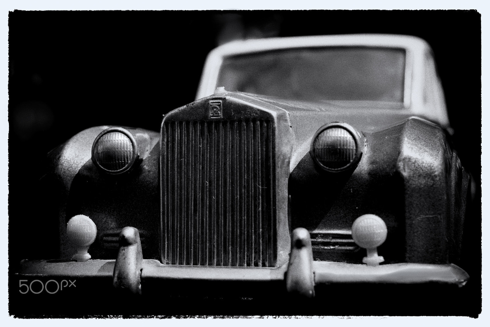 Nikon AF-S DX Micro Nikkor 40mm F2.8 sample photo. Rolls royce silver cloud circ 1963 metal toy photography