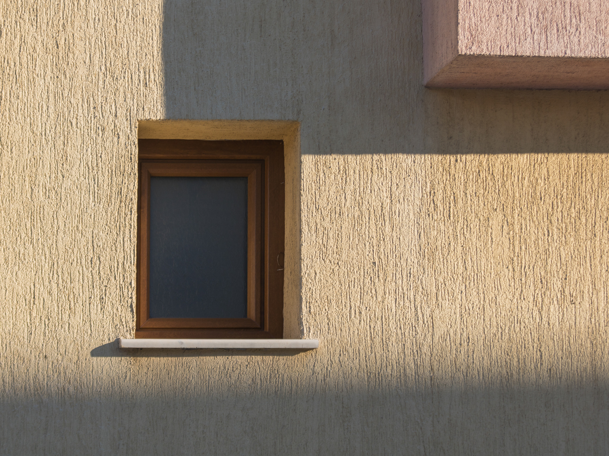 Canon EOS 760D (EOS Rebel T6s / EOS 8000D) + Canon EF 70-200mm F4L IS USM sample photo. Old window with wooden frame on the yellow stucco photography