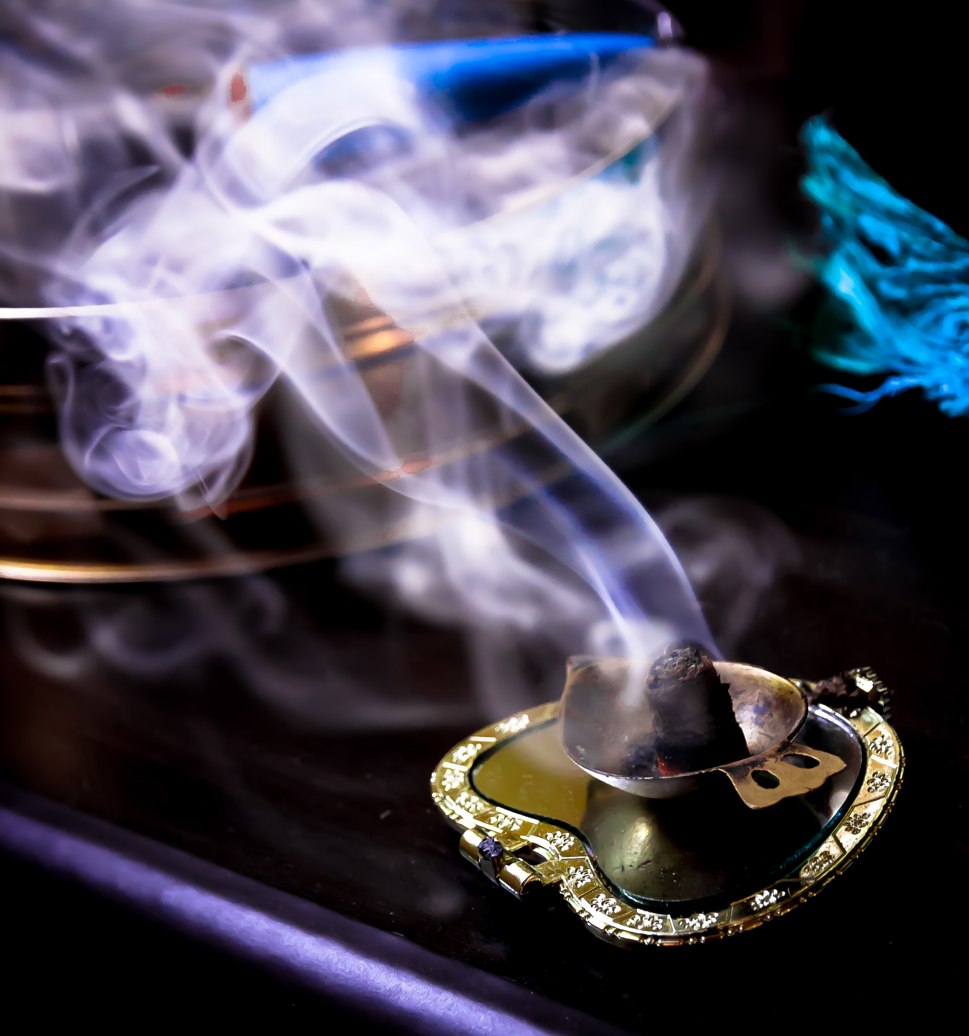 Canon EOS 1000D (EOS Digital Rebel XS / EOS Kiss F) sample photo. Smoking effect photography