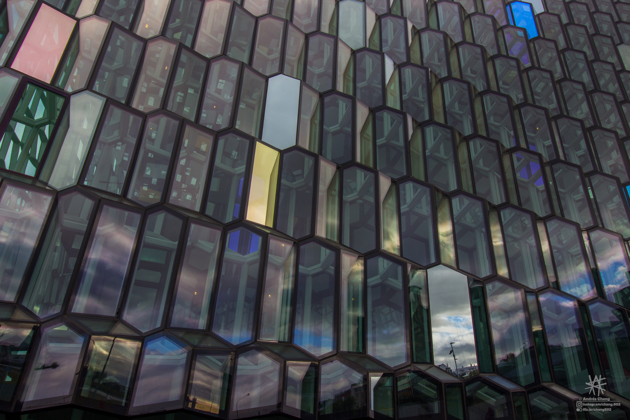 Canon EOS 1200D (EOS Rebel T5 / EOS Kiss X70 / EOS Hi) sample photo. Harpa concert hall photography