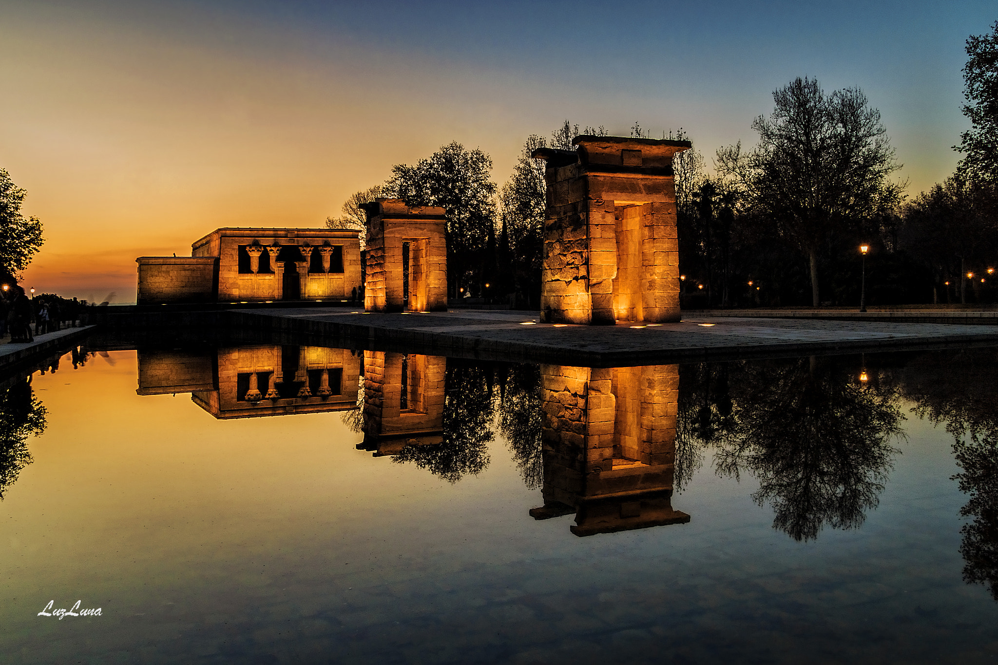 Canon EOS 750D (EOS Rebel T6i / EOS Kiss X8i) sample photo. Atardecer en el templo photography