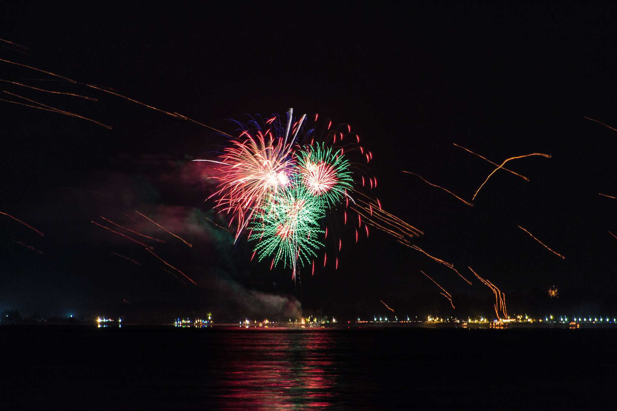 Canon EOS 700D (EOS Rebel T5i / EOS Kiss X7i) + Sigma 18-200mm f/3.5-6.3 DC OS HSM [II] sample photo. Firework  photography
