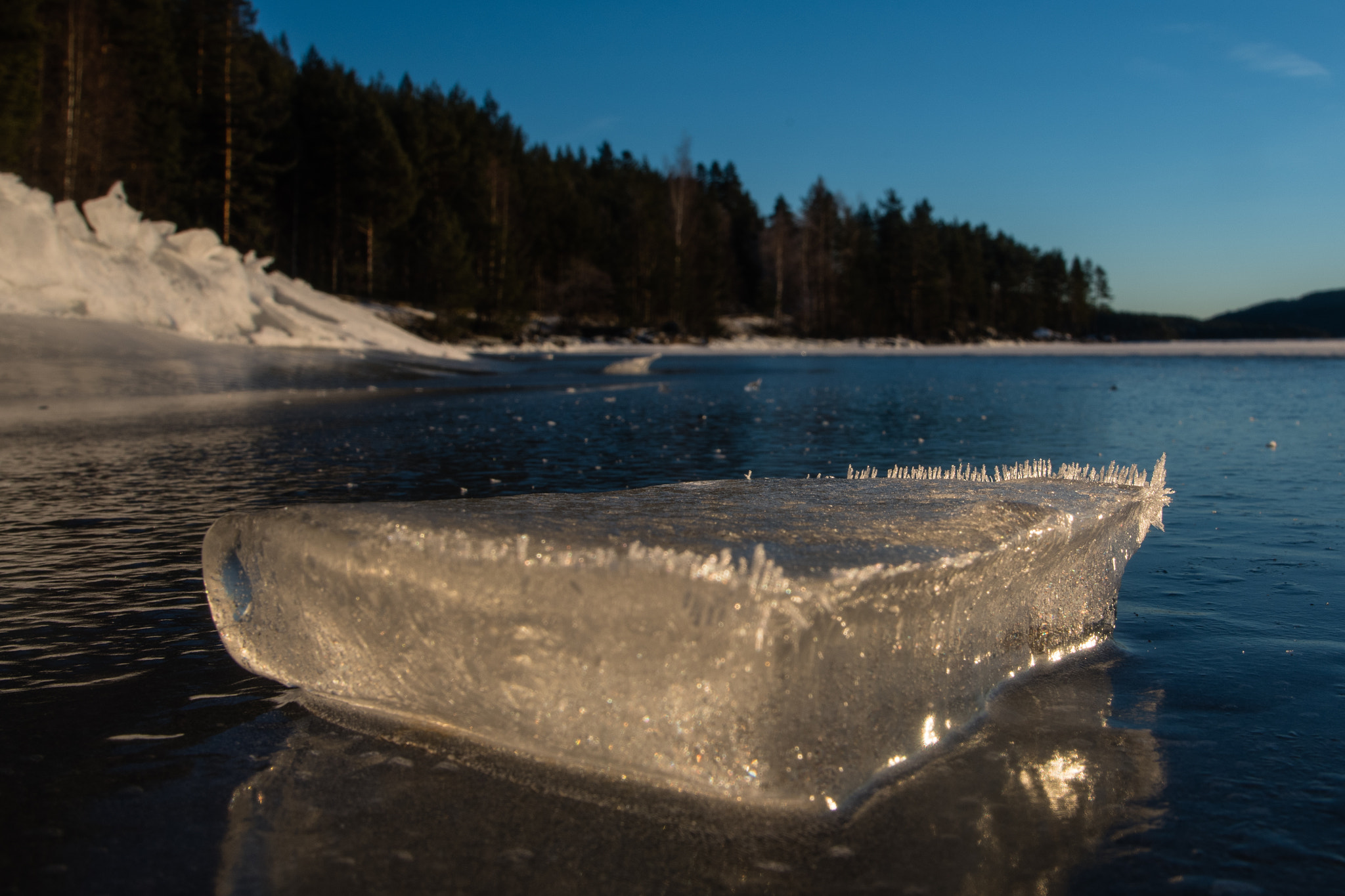 Nikon AF-S Nikkor 24-120mm F4G ED VR sample photo. Ice on ice photography