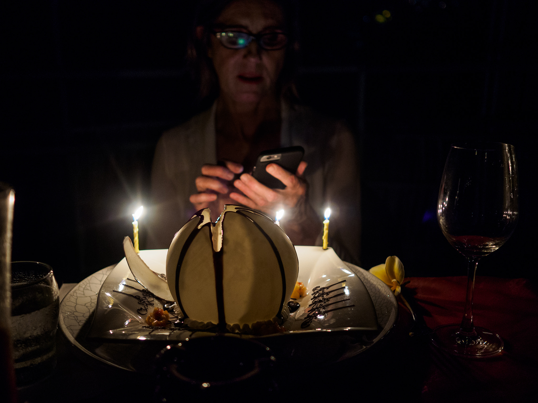 Olympus OM-D E-M5 II + Olympus M.Zuiko Digital 17mm F1.8 sample photo. Ibu anne's birday magic chocolate fondu photography