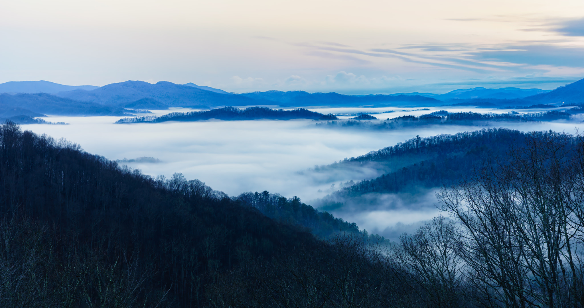 Sony Vario-Sonnar T* 24-70mm F2.8 ZA SSM II sample photo. Blue hour in the appalachian mountains of north carolina. photography