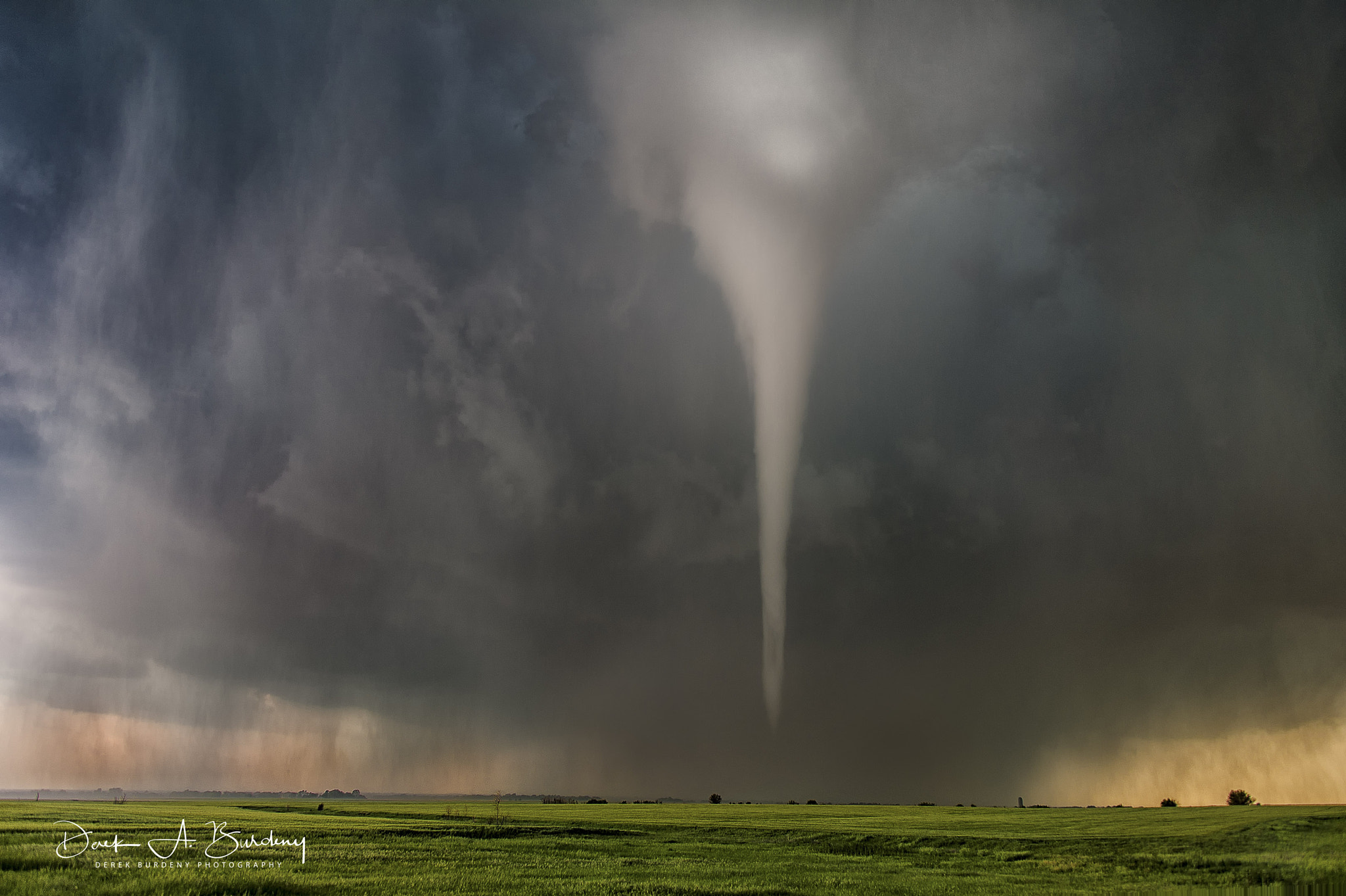 Nikon D3S sample photo. Descending danger photography