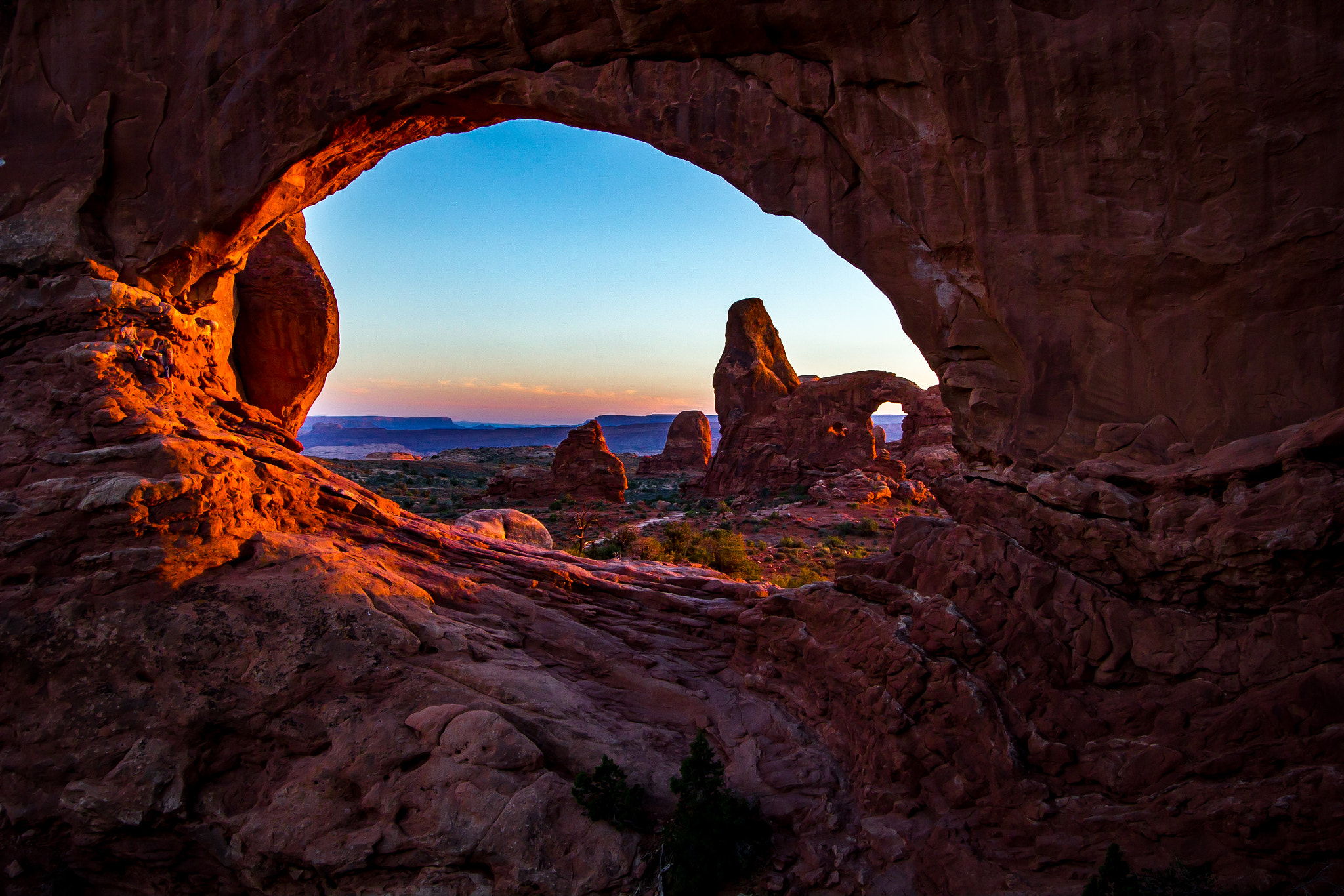 Canon EF-S 10-22mm F3.5-4.5 USM sample photo. Sunset through the hole photography