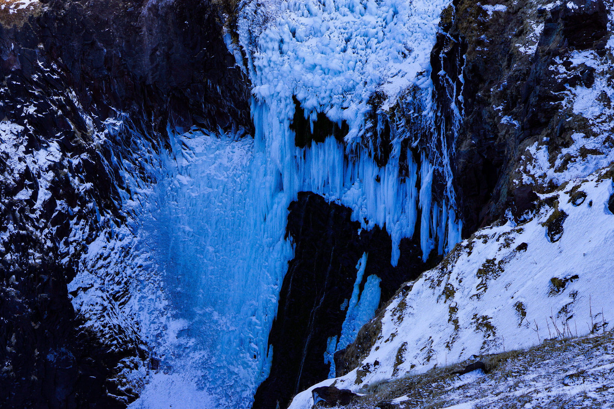 Sony Alpha NEX-7 + E 50mm F1.8 OSS sample photo. Icefall photography