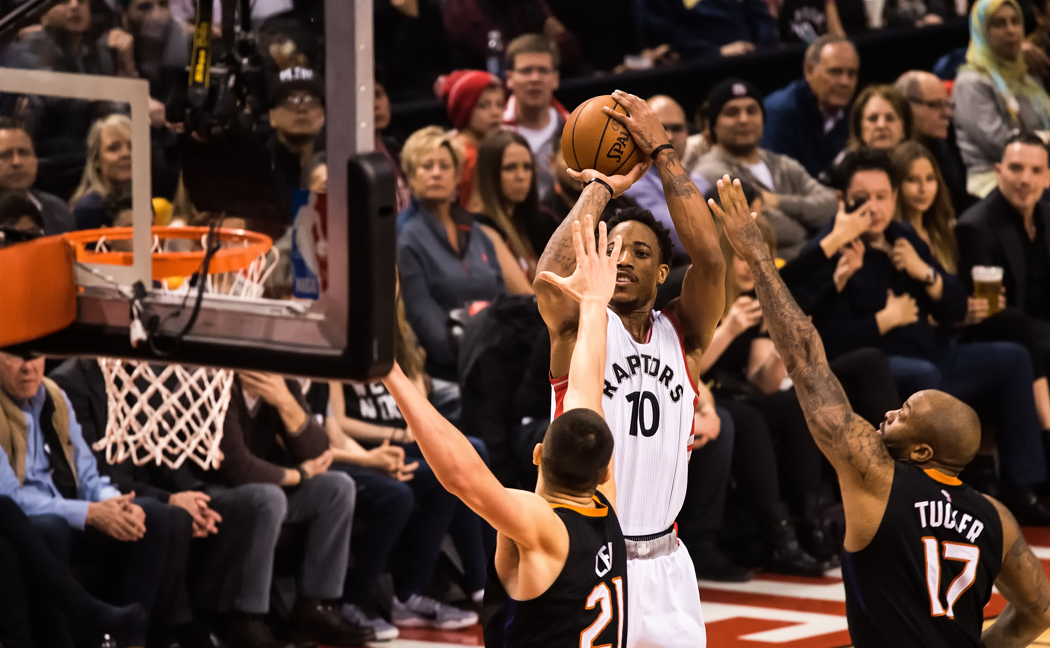 Nikon Nikkor AF-S 300mm F4E PF ED VR sample photo. Raptors vs suns photography