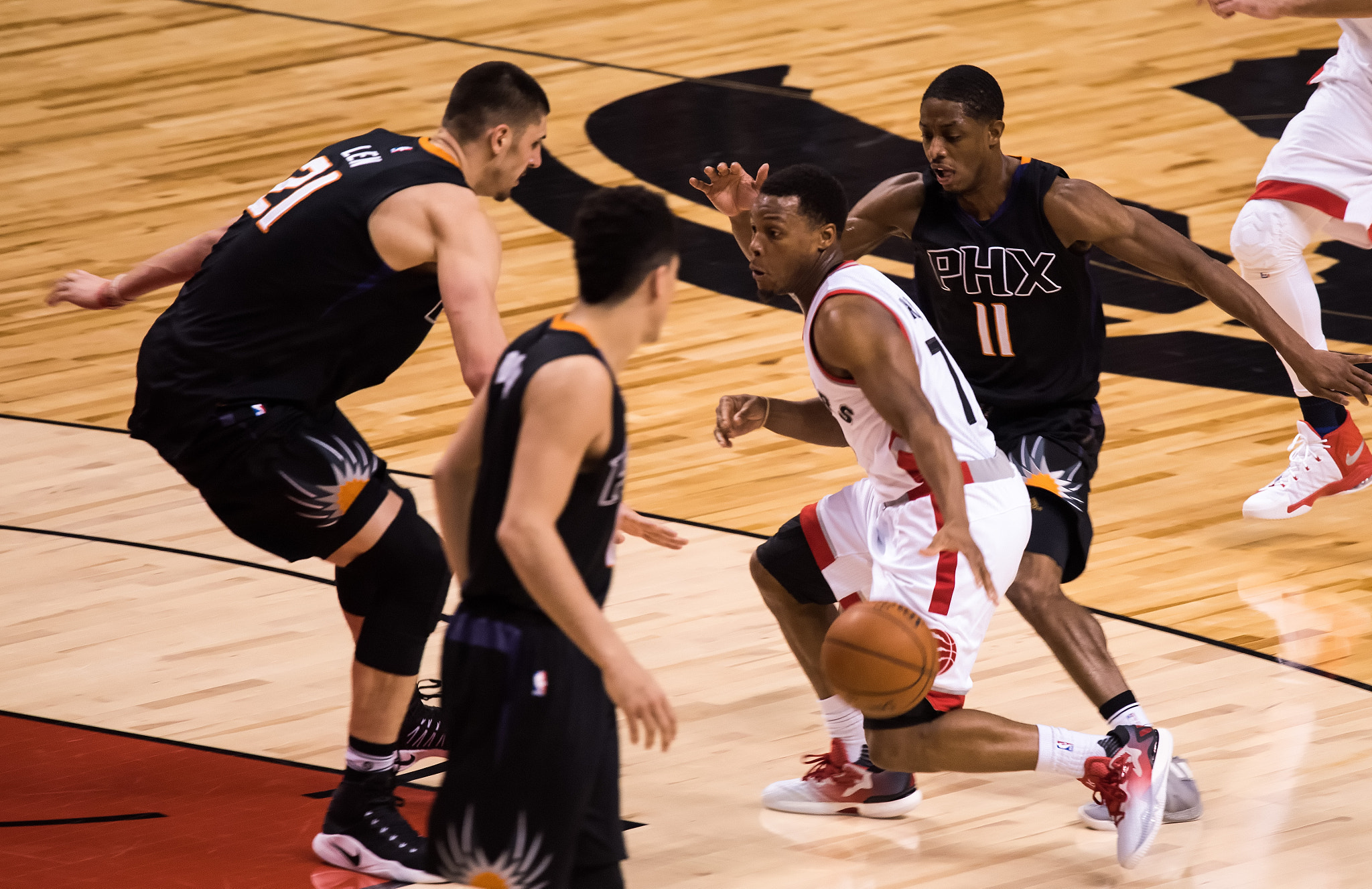 Nikon Nikkor AF-S 300mm F4E PF ED VR sample photo. Raptors vs suns photography