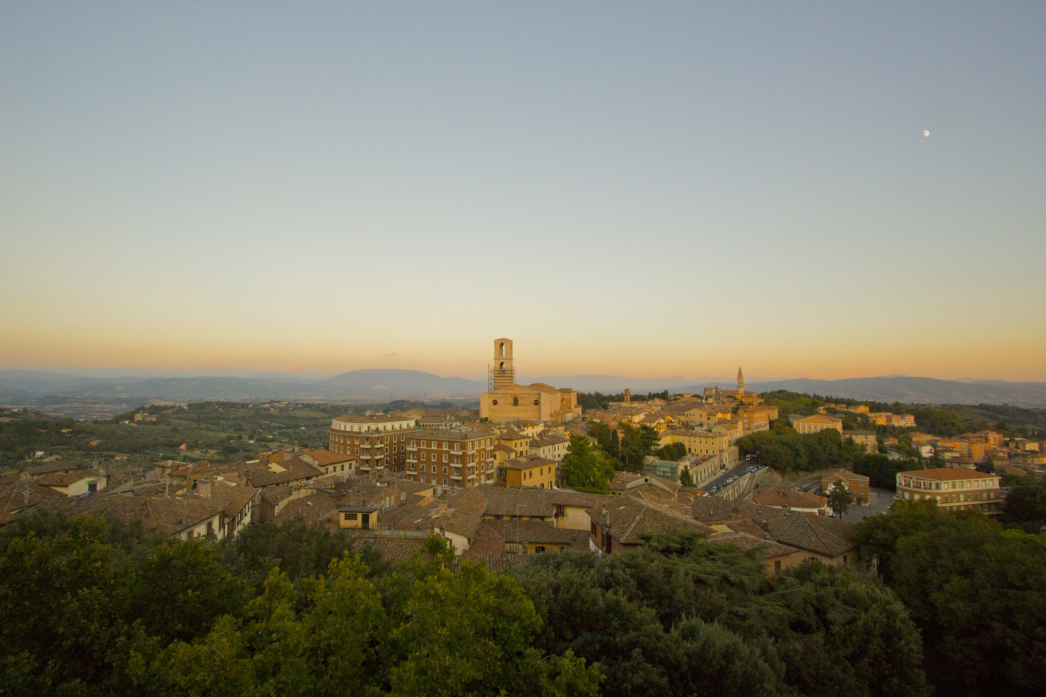Canon EF-S 10-22mm F3.5-4.5 USM sample photo. Sunset over perugia photography