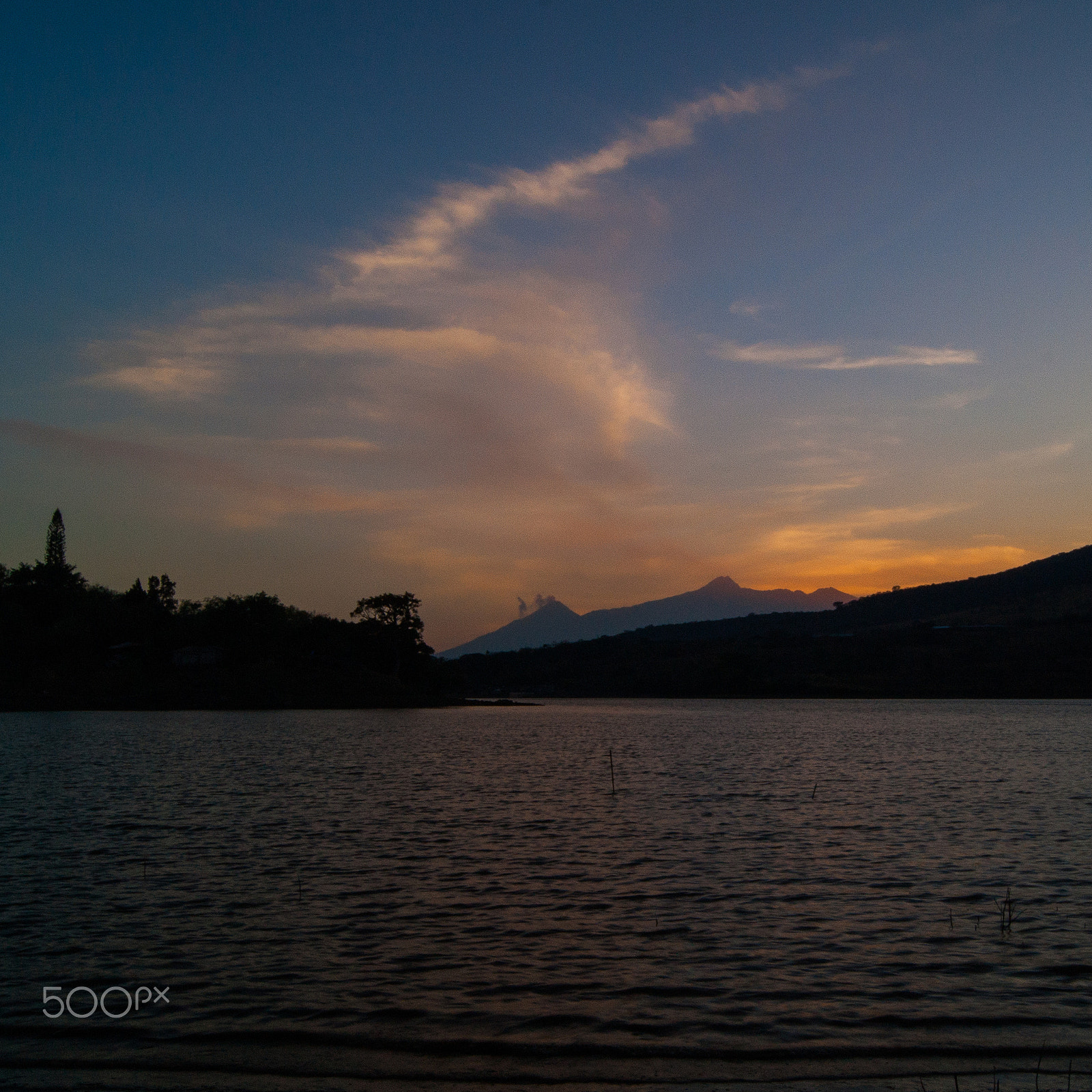 Sony Alpha DSLR-A380 + Sony DT 18-55mm F3.5-5.6 SAM sample photo. Sunset at soyatlan's lake photography