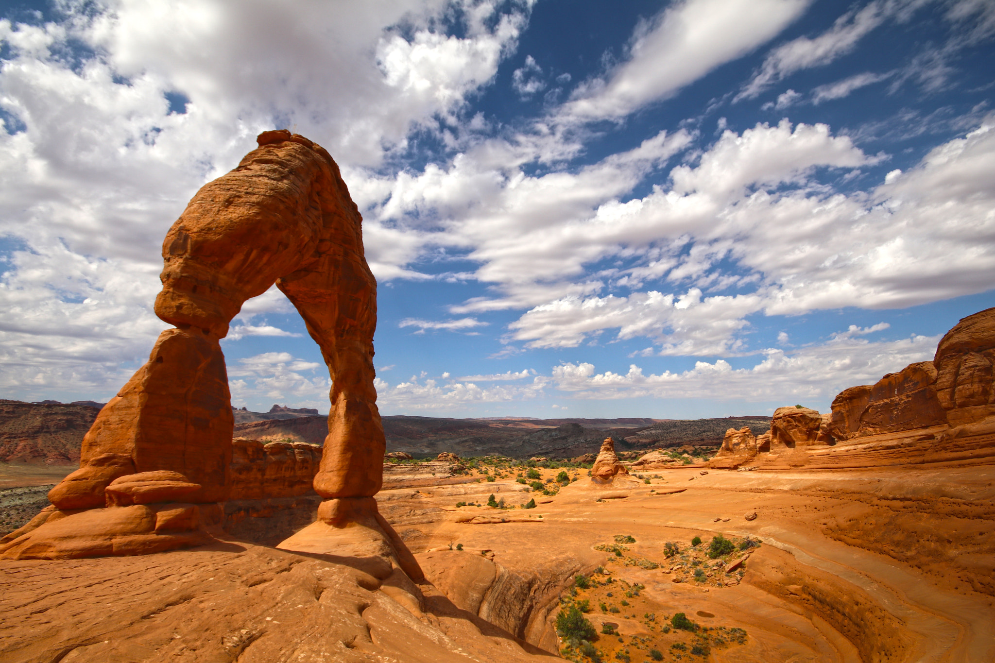 Canon EOS 80D + Sigma 10-20mm F4-5.6 EX DC HSM sample photo. Delicate arch photography