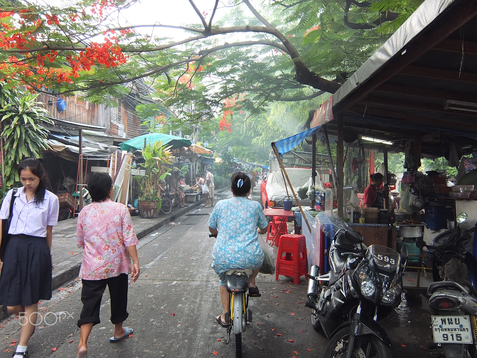 Fujifilm XF1 sample photo. Random street in bangkok photography