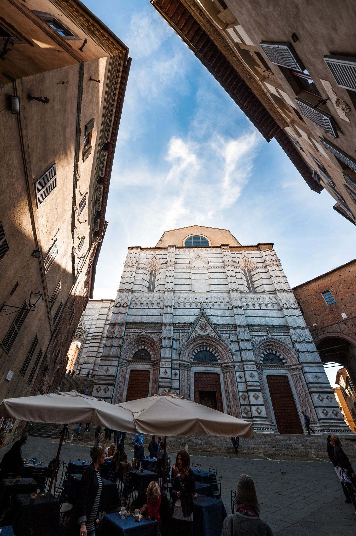 Nikon D700 + Sigma 12-24mm F4.5-5.6 II DG HSM sample photo. Il cielo di siena photography