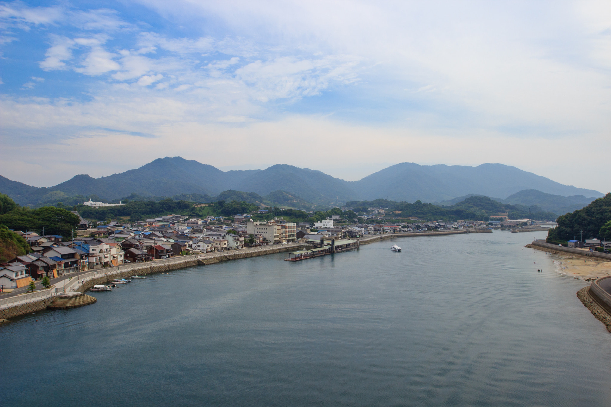 Canon EF 16-35mm F2.8L II USM sample photo. Un coin de ciel bleu photography