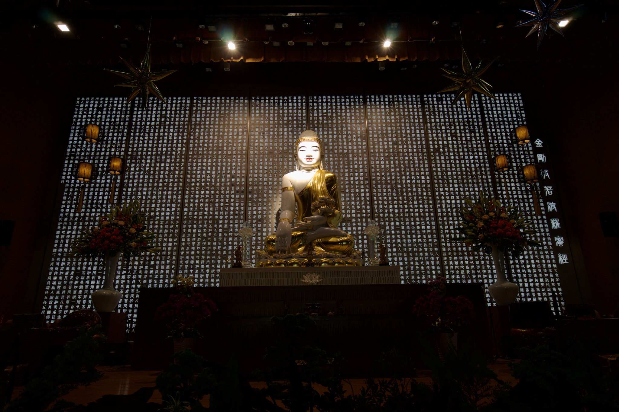 Sony a7 + Sony Vario-Tessar T* FE 16-35mm F4 ZA OSS sample photo. Fo guang shan nantai temple photography