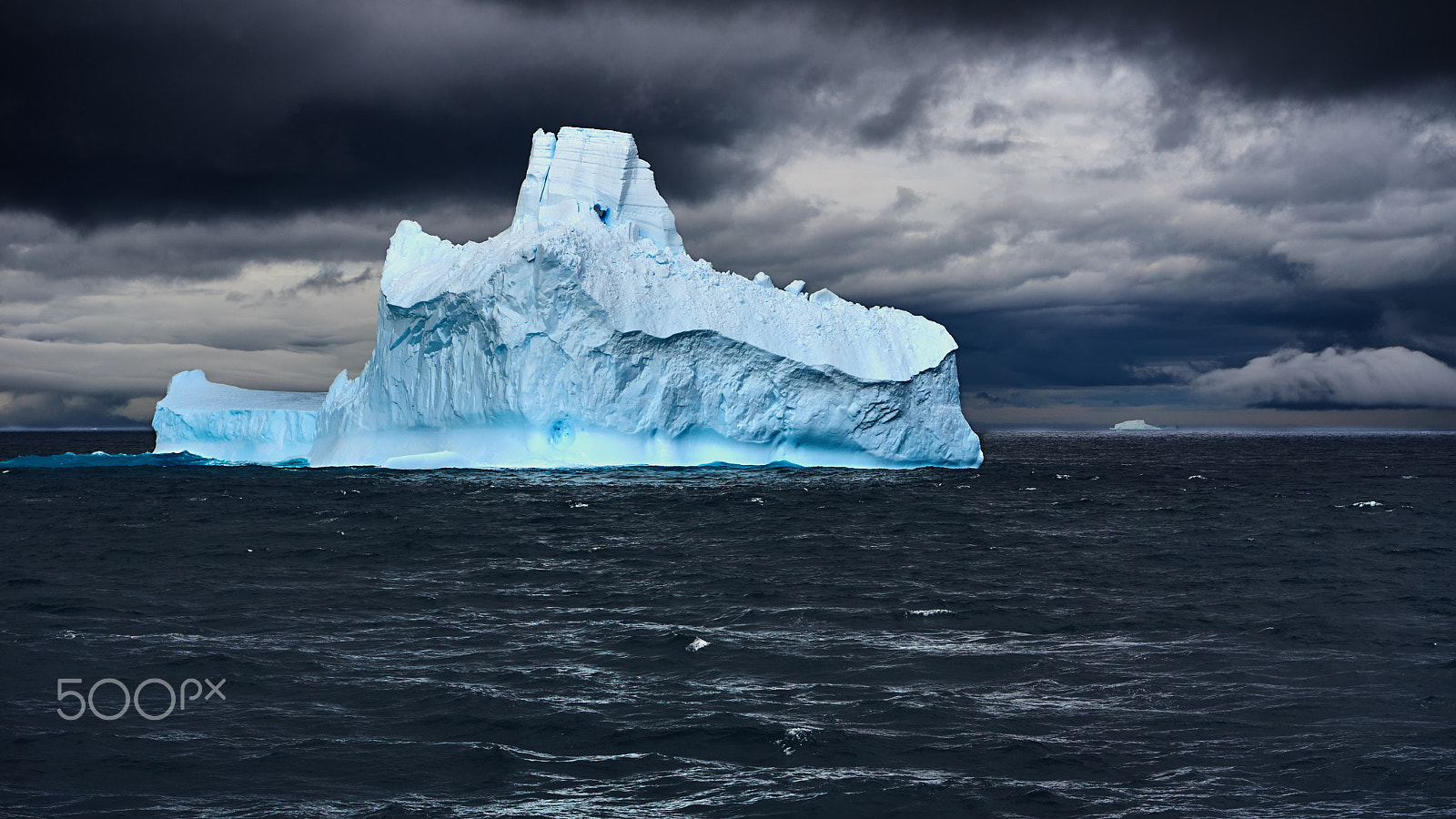 Nikon AF-S Nikkor 24-70mm F2.8E ED VR sample photo. Ice-ship photography
