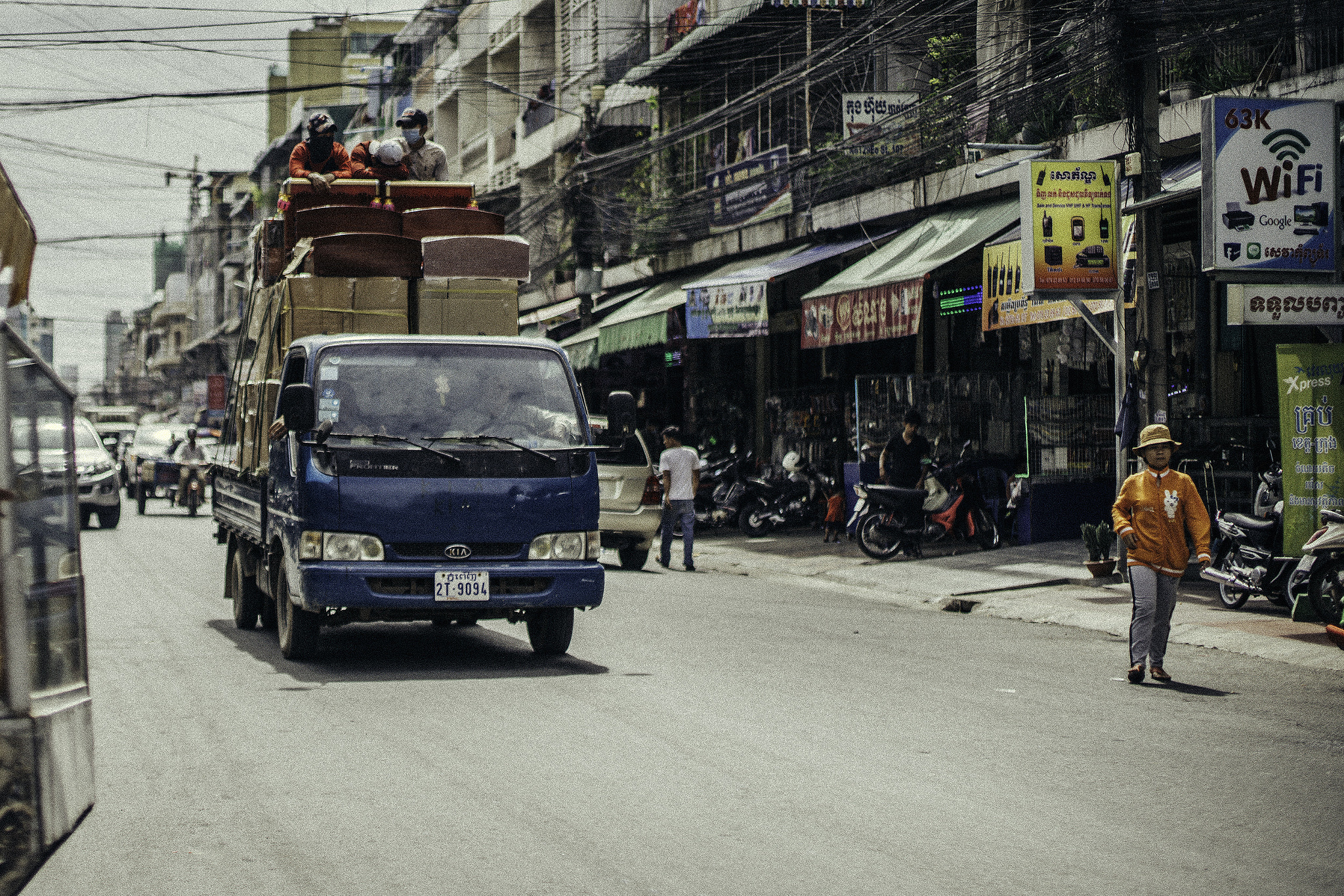 Sony a7R II + Canon EF 50mm F1.4 USM sample photo. Roof top seats photography